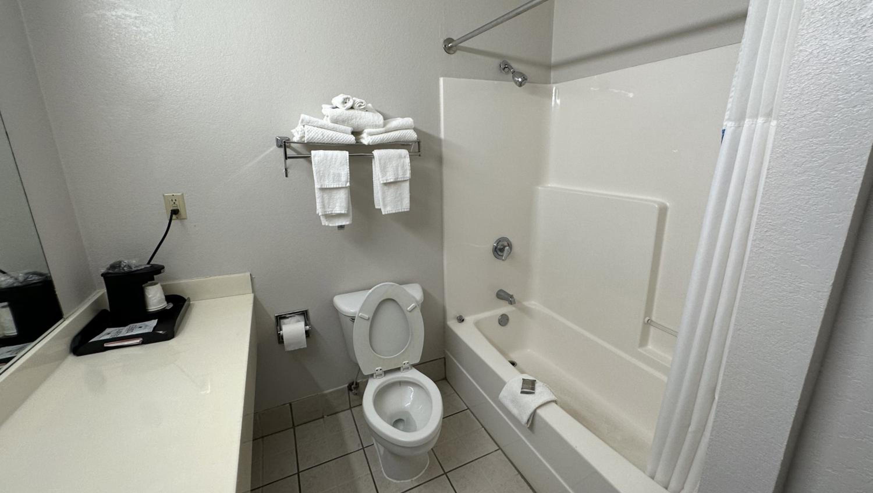 King Room with Spa Bath - Photo 8