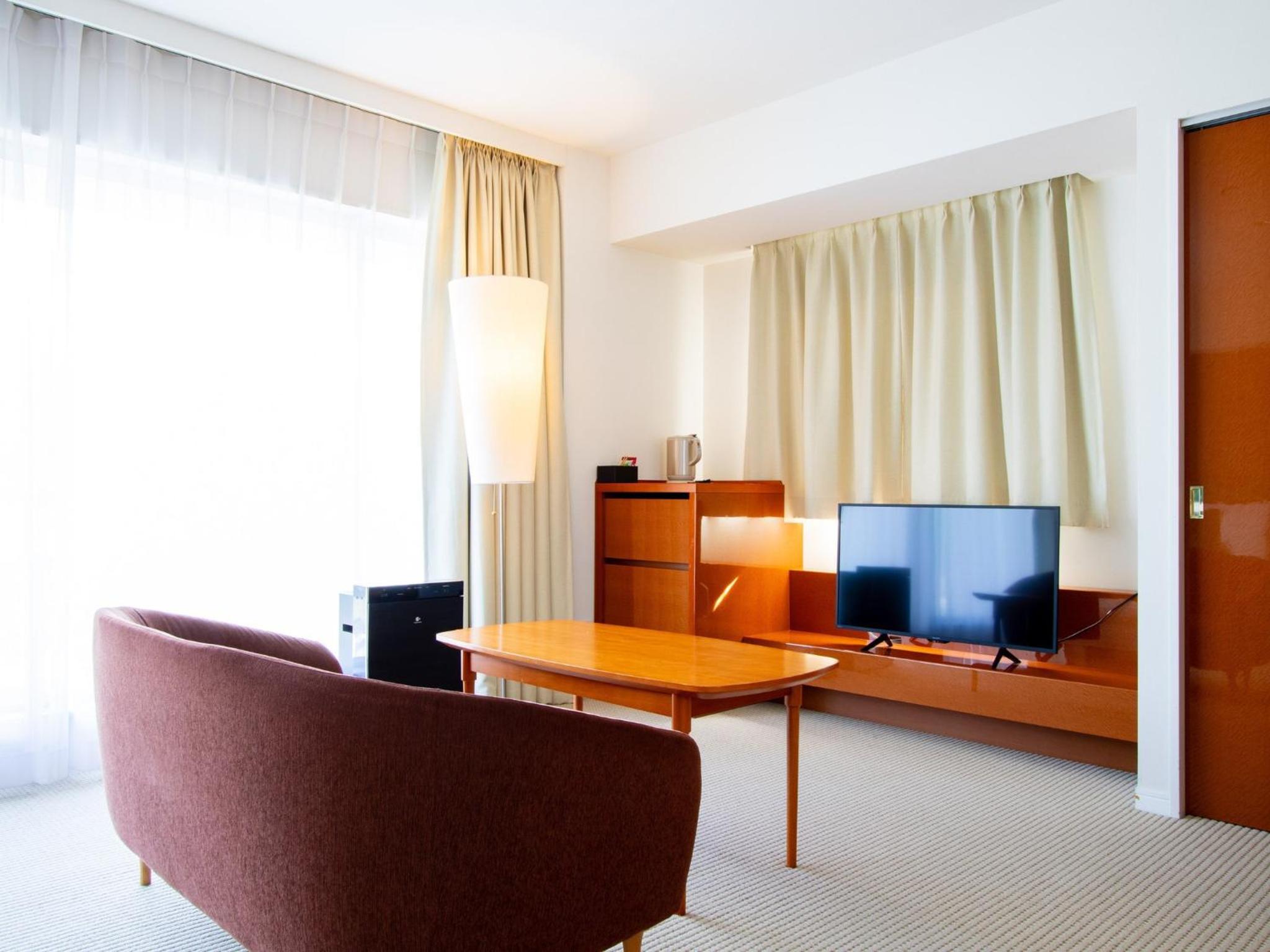 Deluxe Twin Room   with Hakone Mountain View, Low Floor - Photo 4