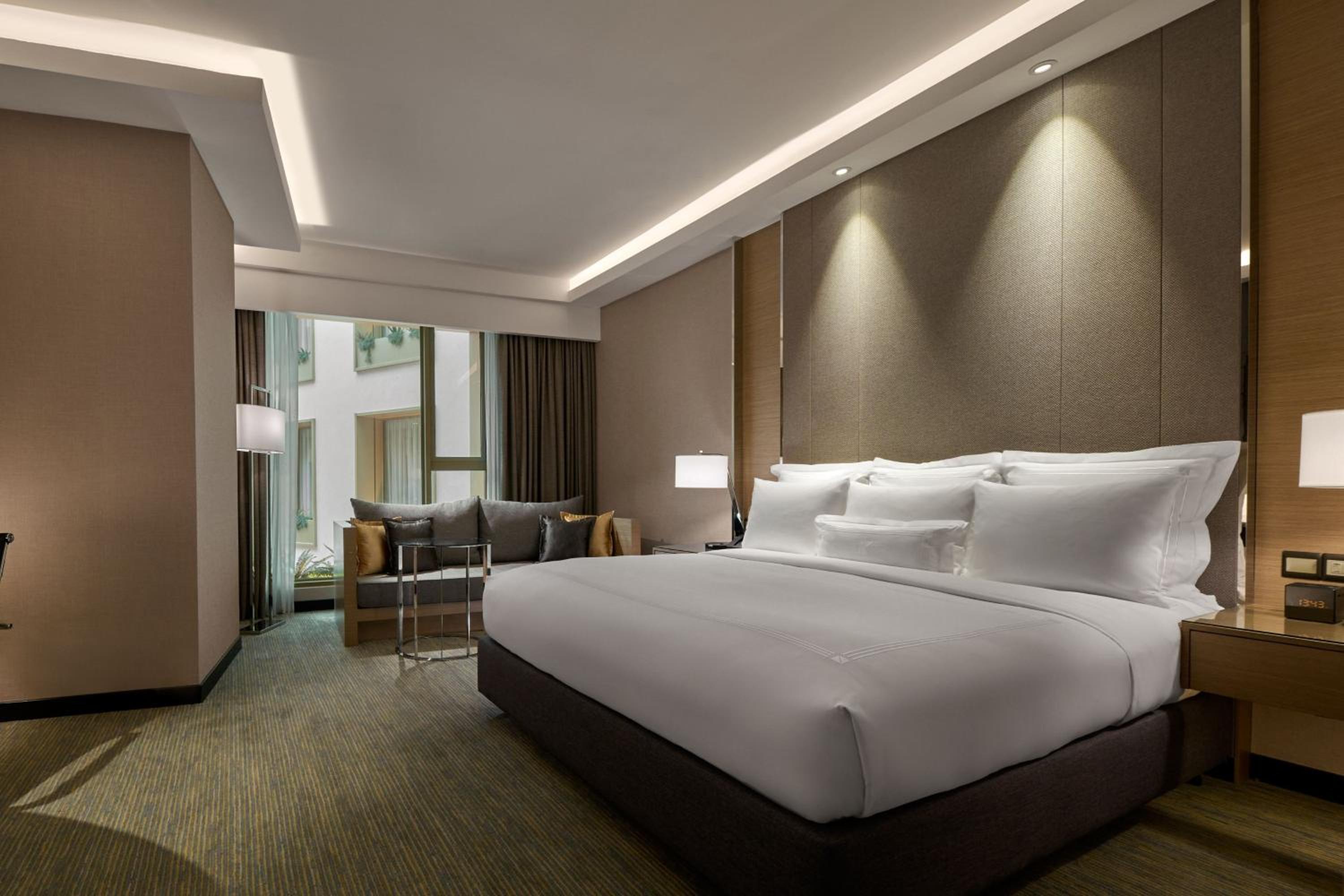 Deluxe King Room
