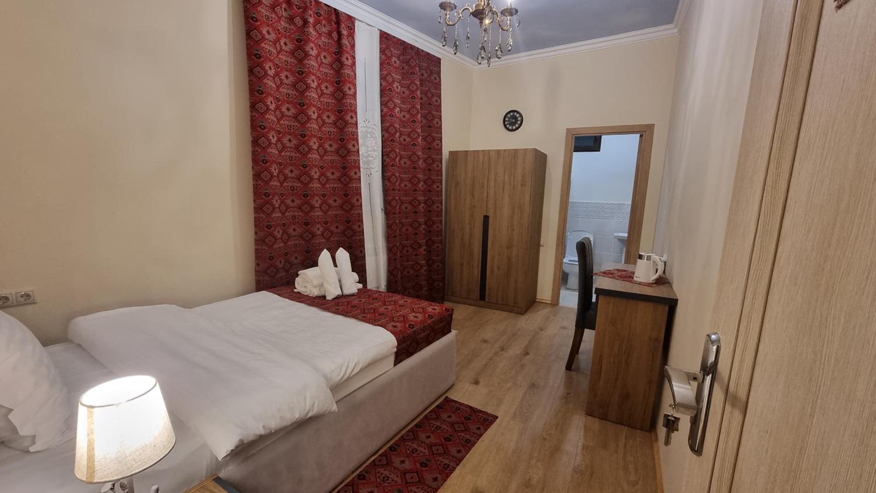 Double Room with Private Bathroom photo 3
