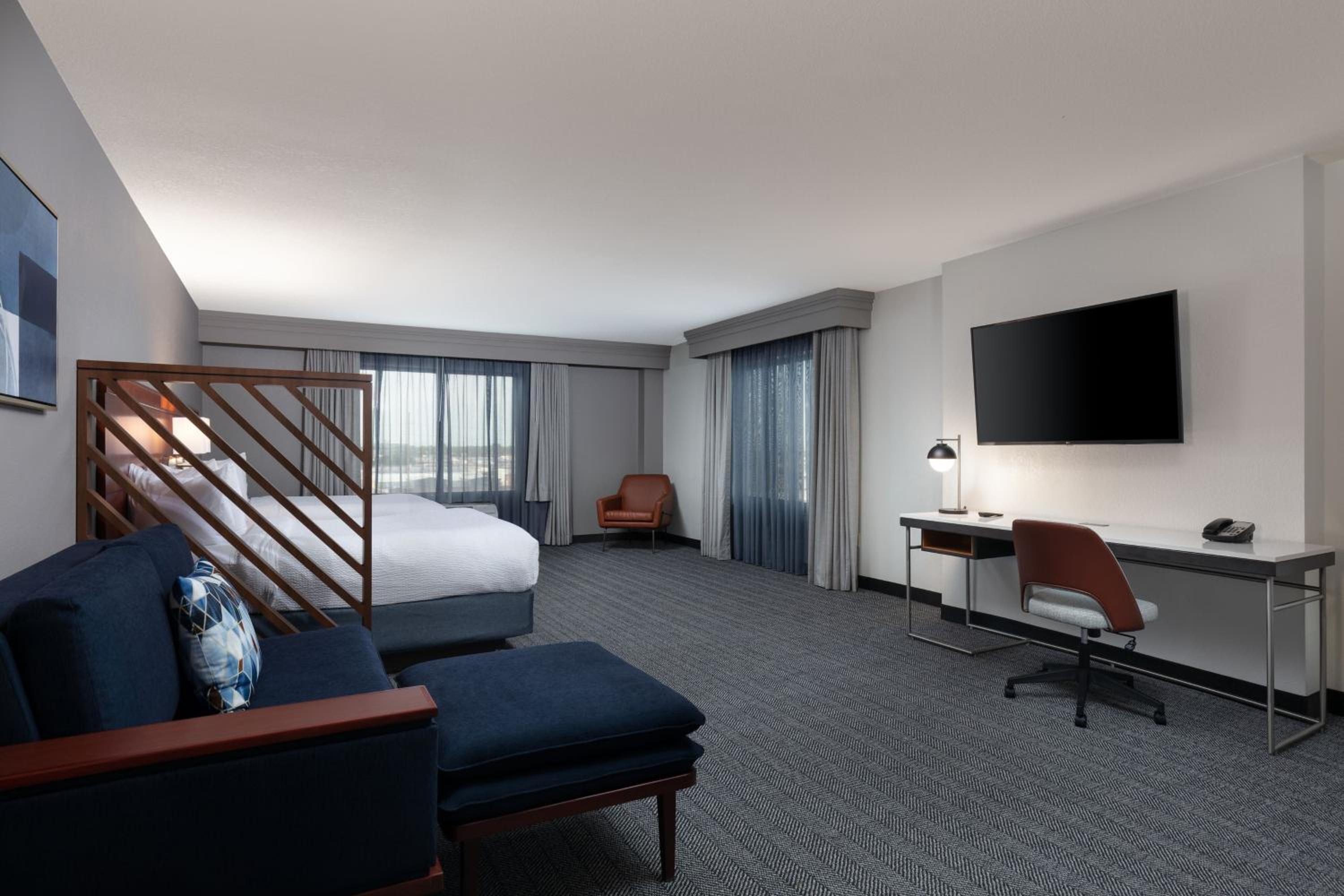 Large Queen Room with Two Queen Beds - Photo 4