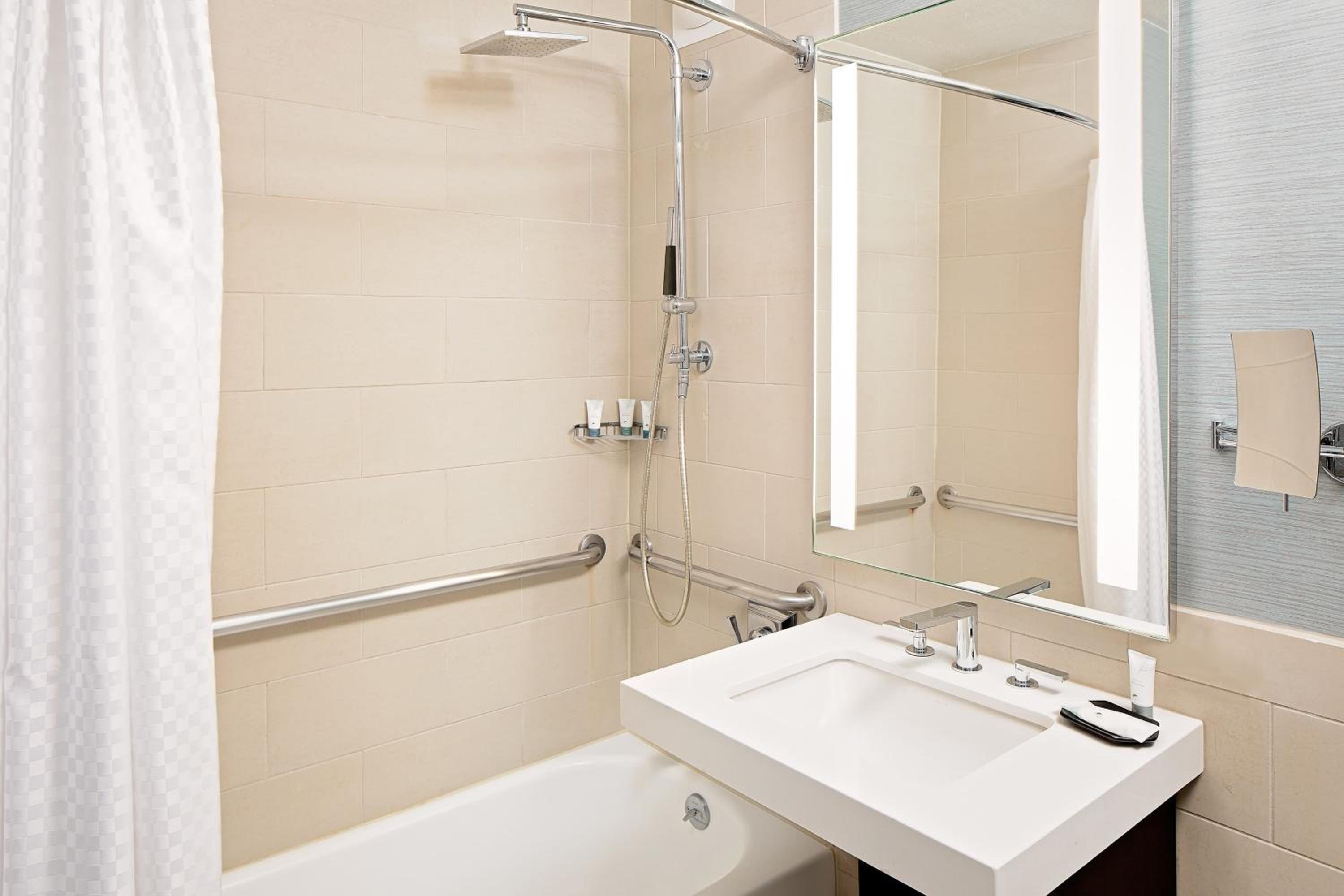Deluxe King Room - Photo 5