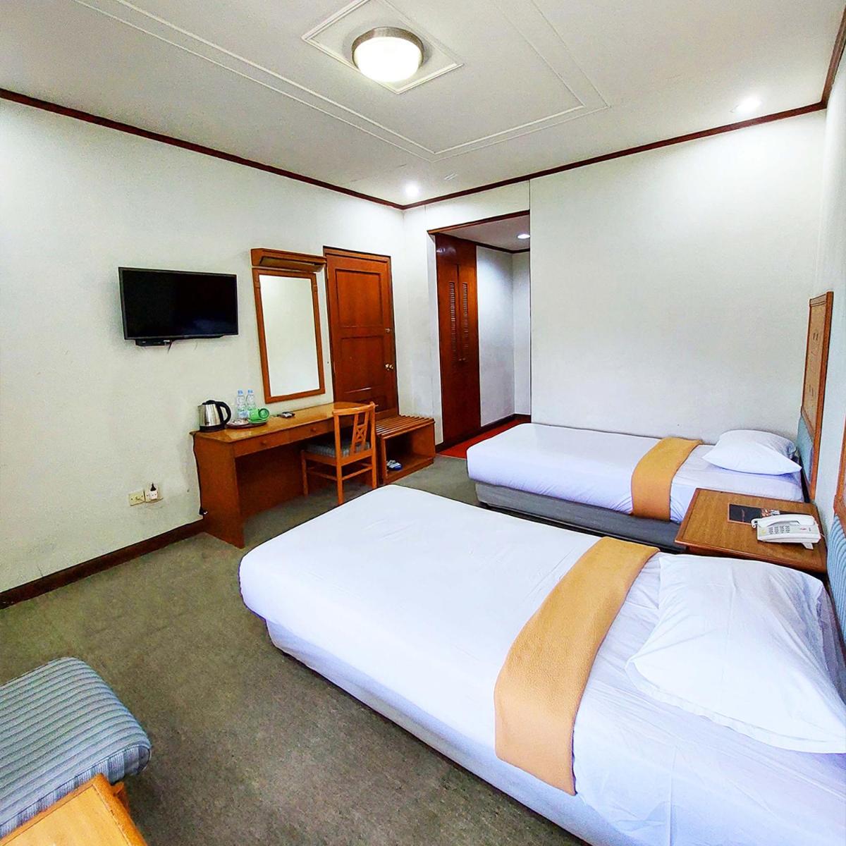 Standard Twin Room - Photo 4