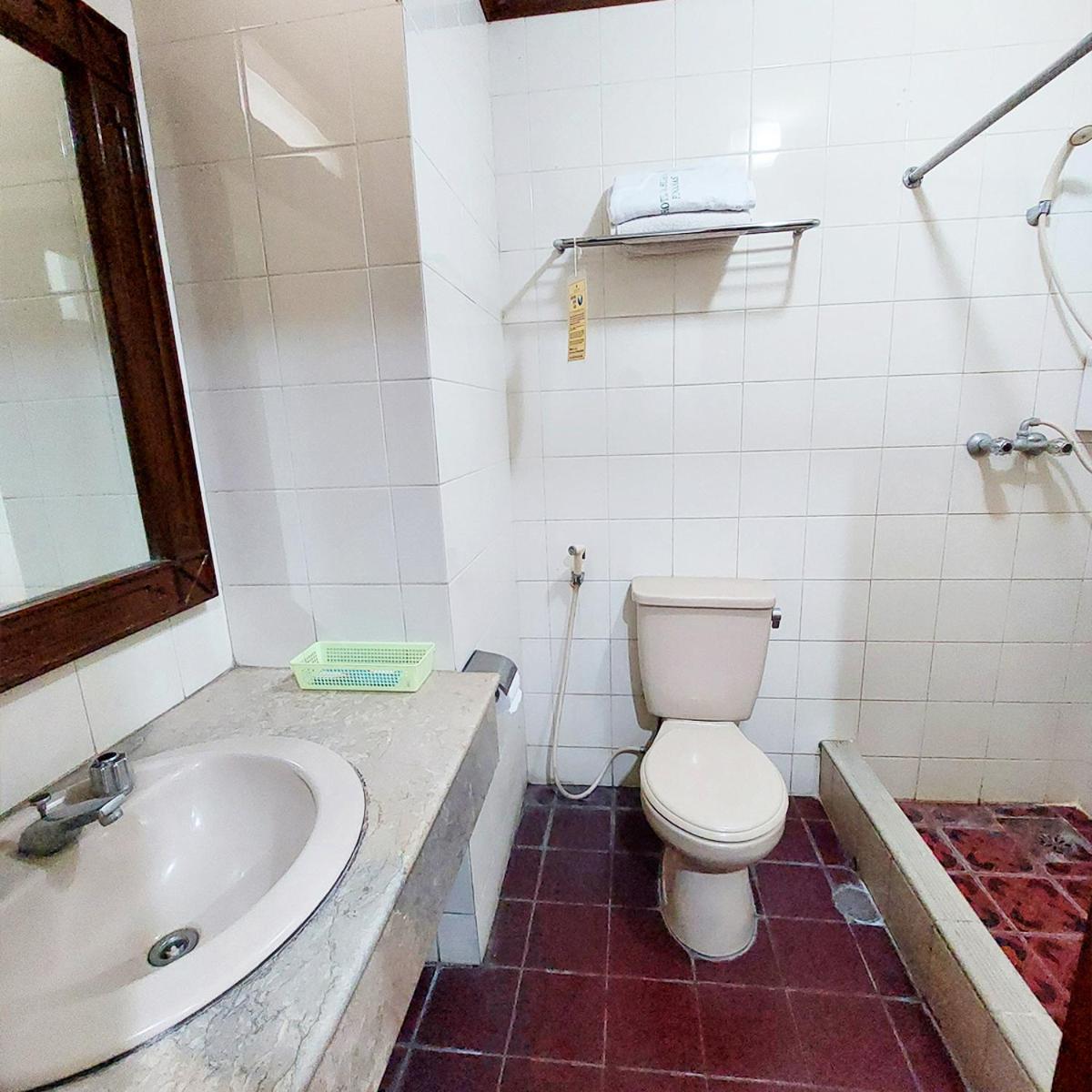 Standard Twin Room - Photo 3