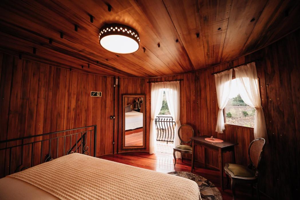 Deluxe King Room photo 1