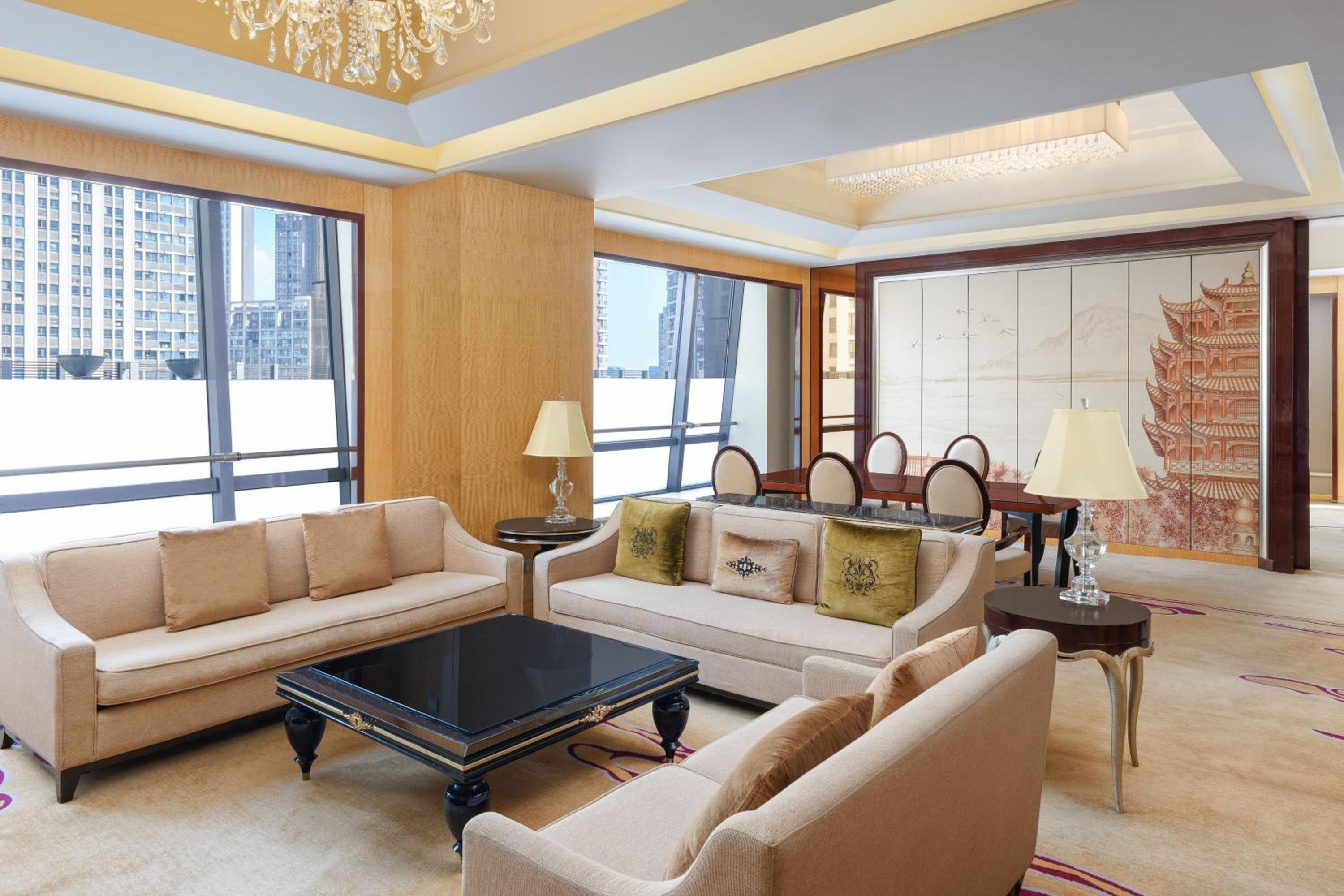 Ambassador Suite Non-Smoking with Happy Hour