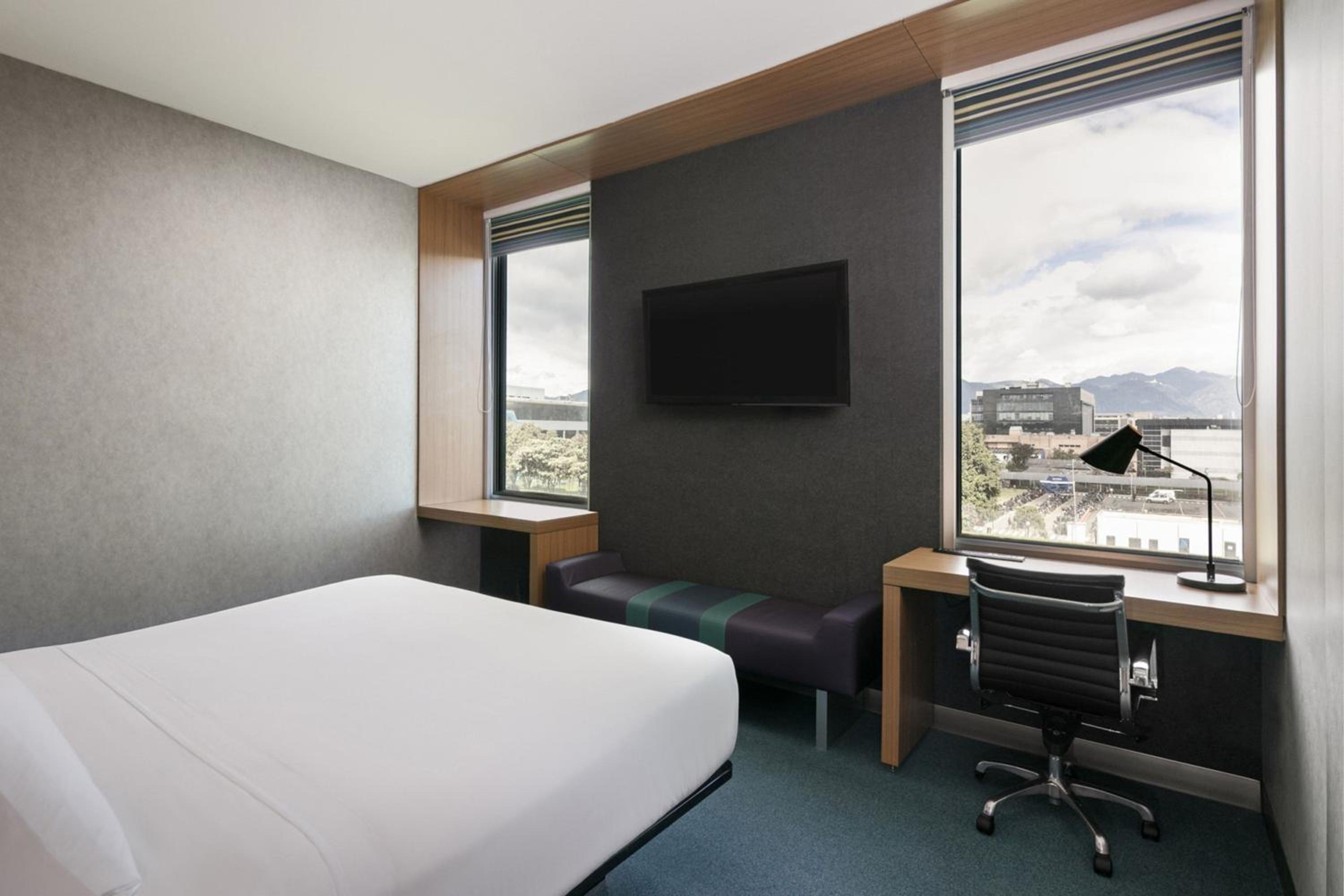 Aloft Guest Room, Guest room, 1 King - Photo 10