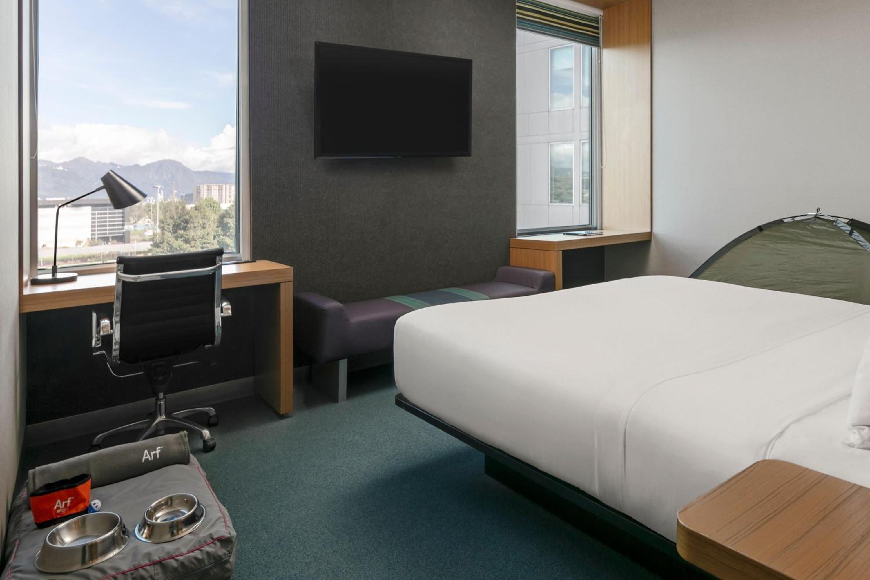 Aloft Guest Room, Guest room, 1 King - Photo 9