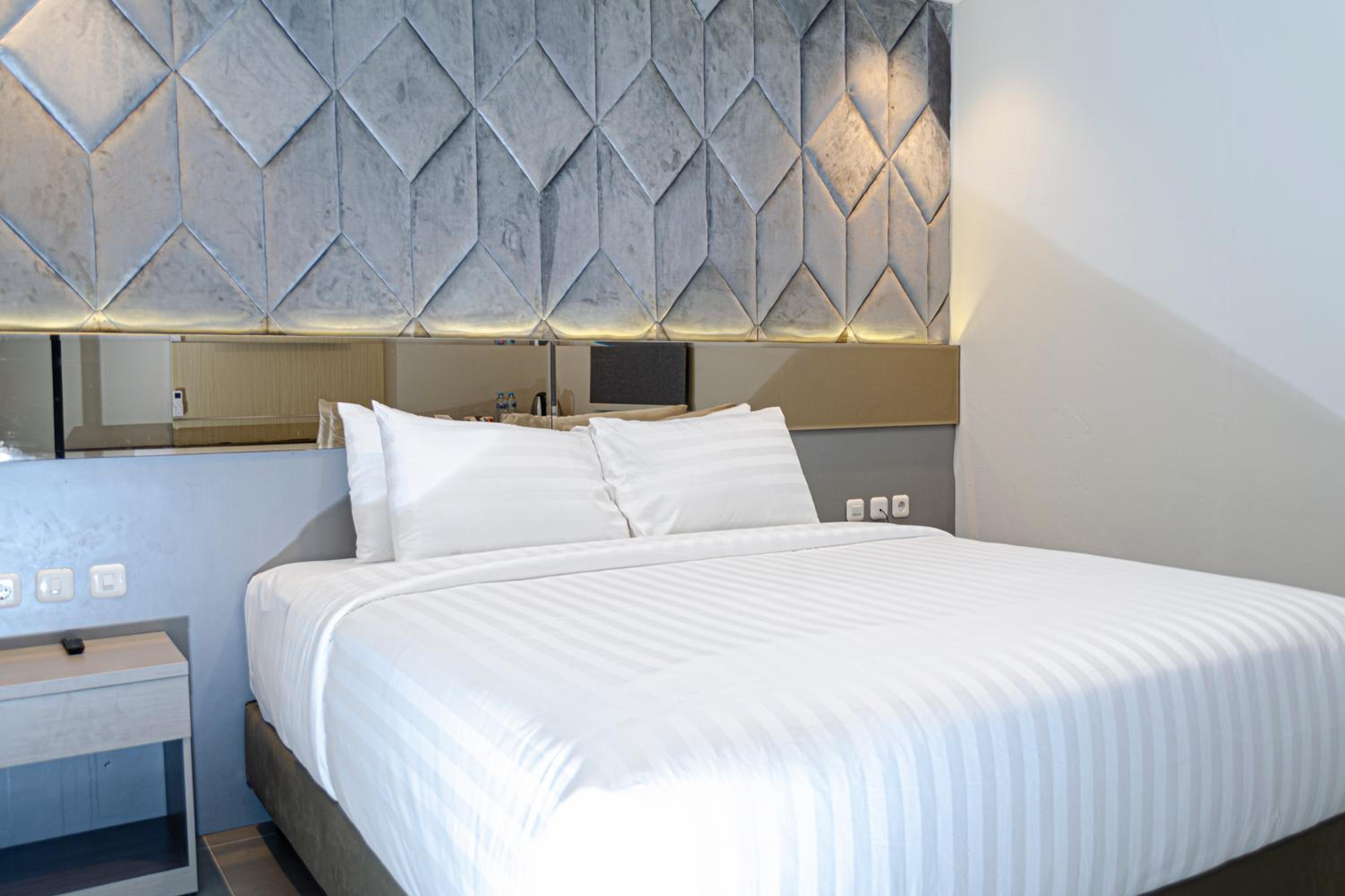 Deluxe King Room photo 1