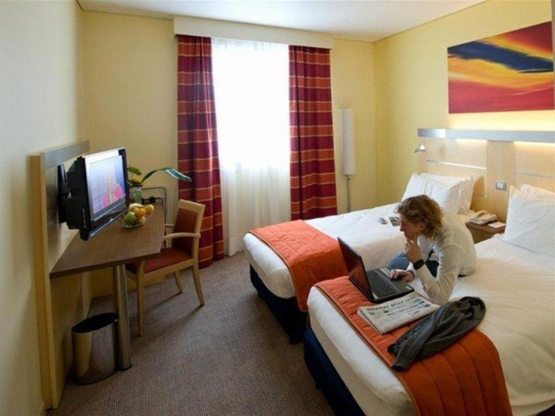 Large Twin Room photo 2