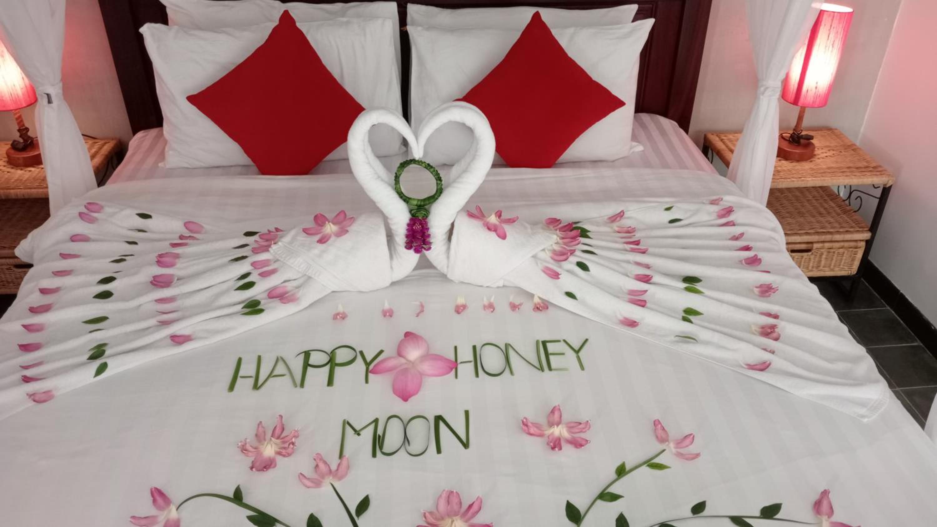 Honeymoon Suite With Balcony Pool View - Free Pick Up - Photo 4