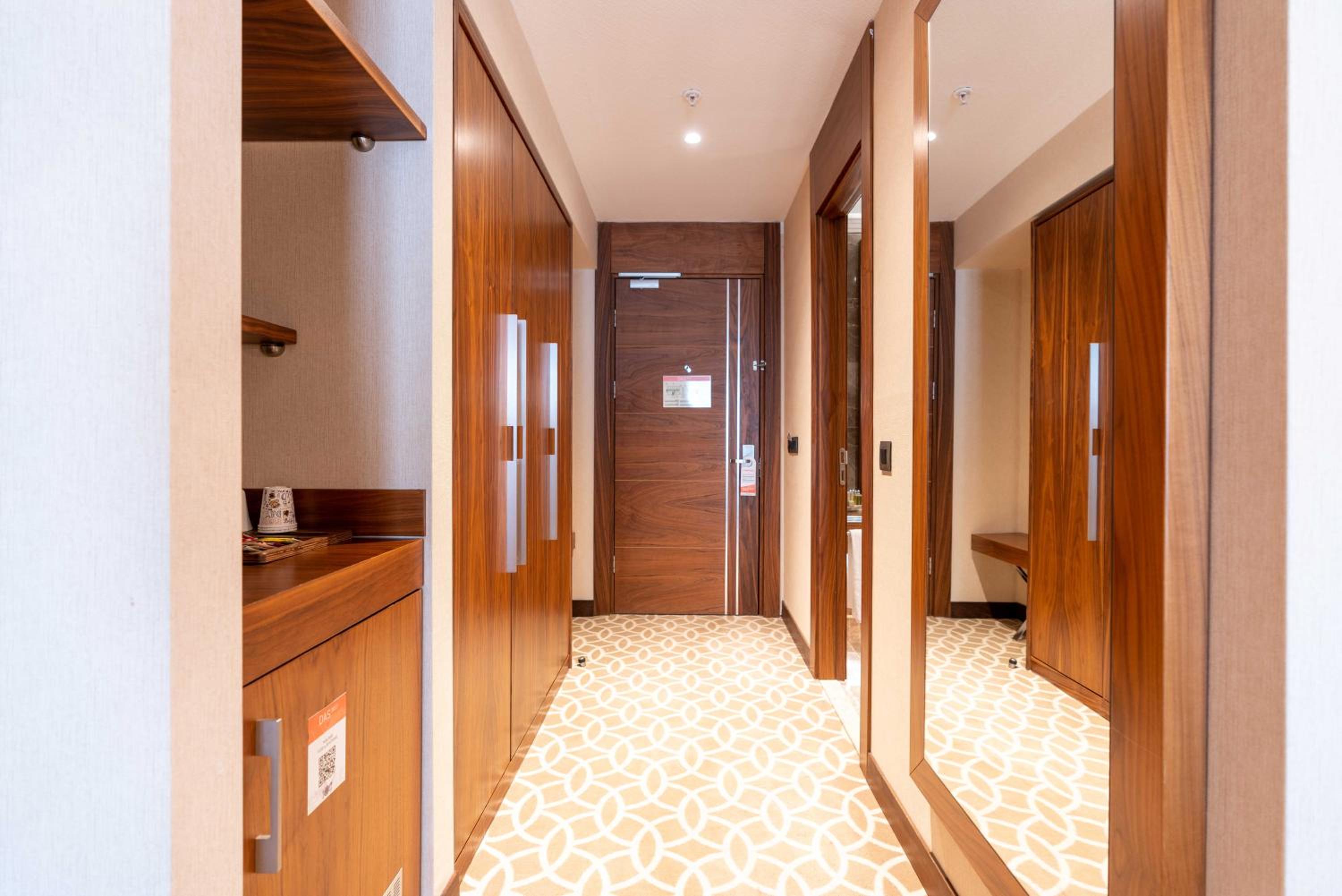 Deluxe Double or Twin Room photo 2
