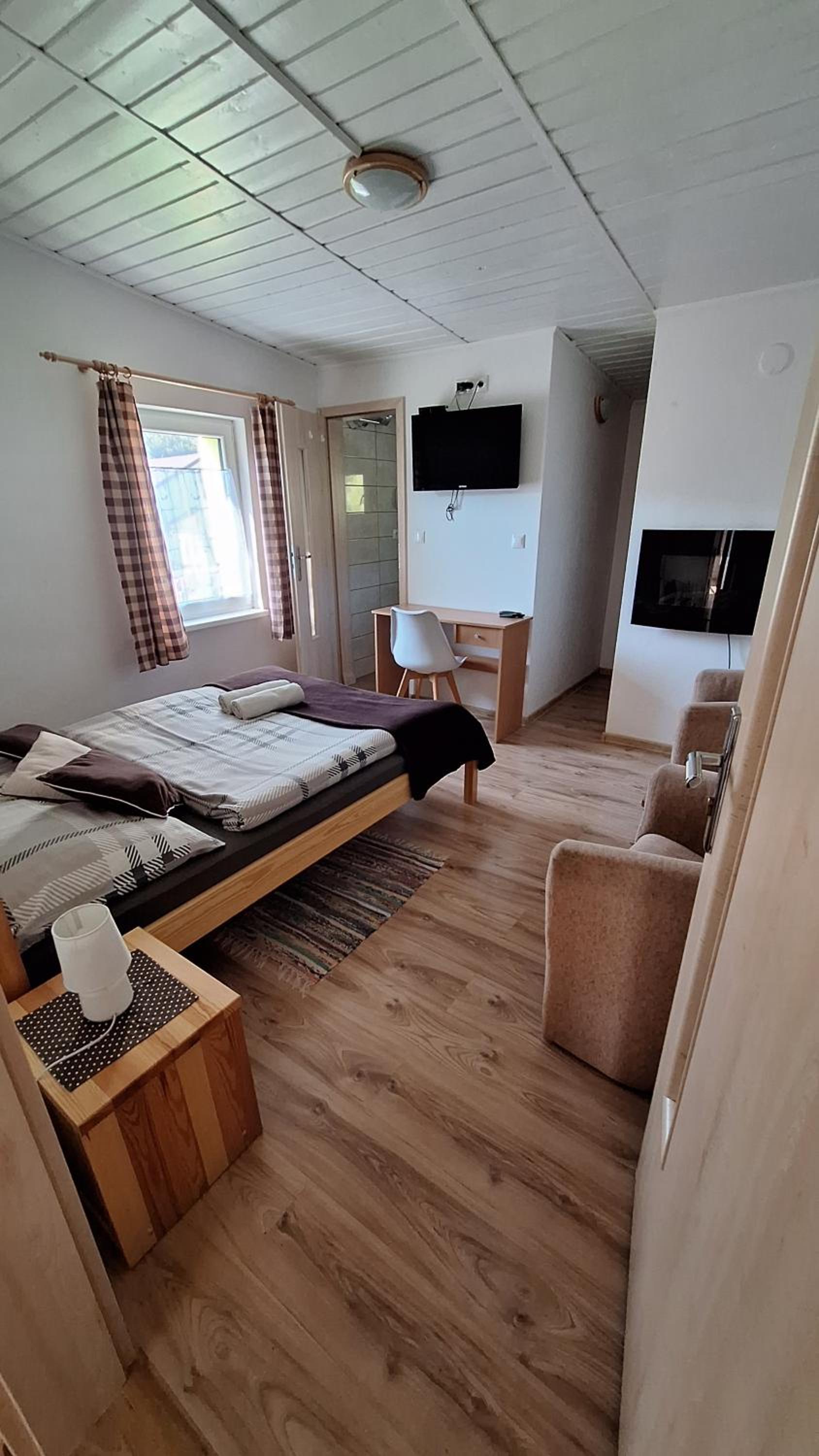 Double Room with Private Bathroom photo 1