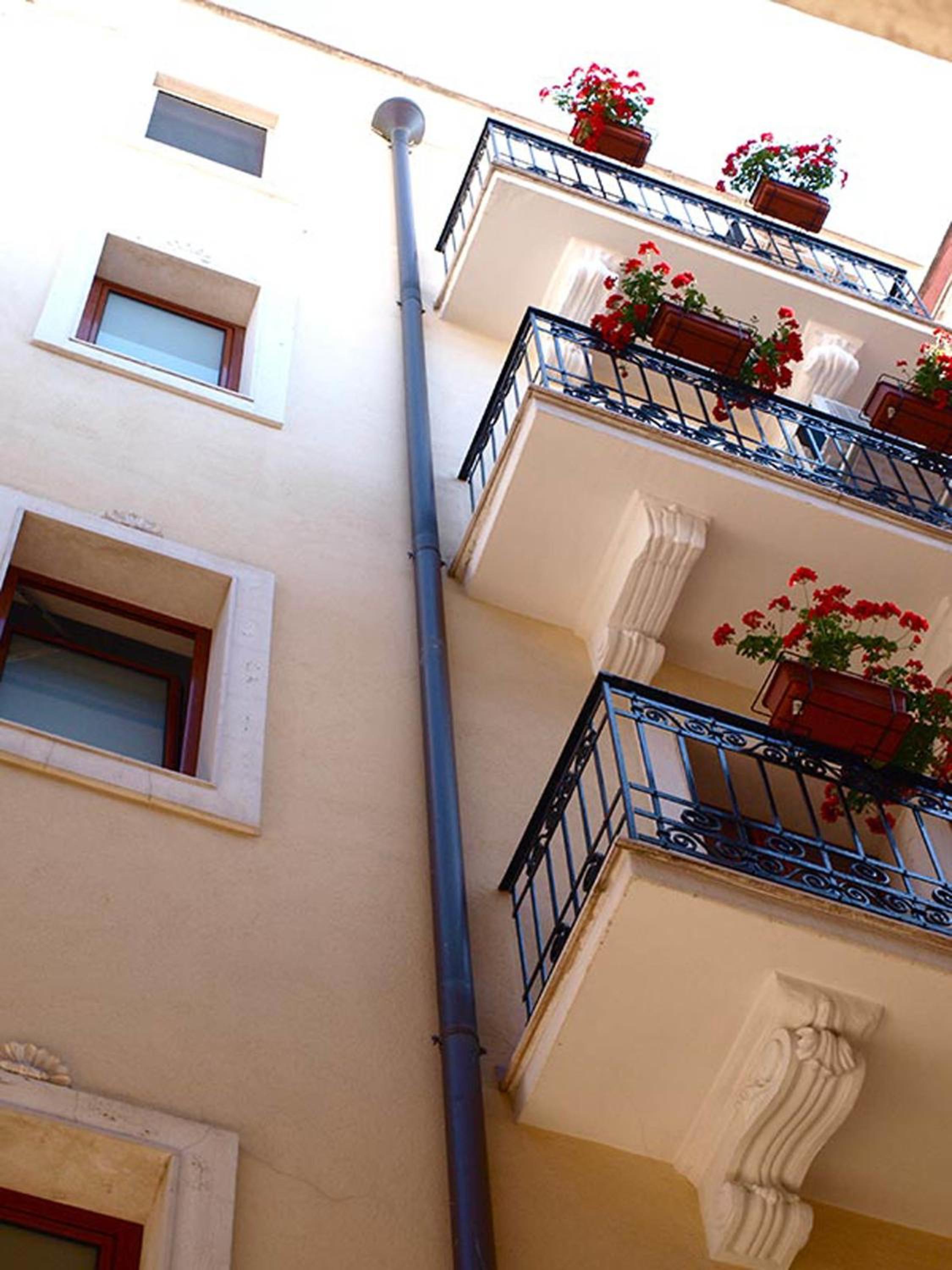 Double or Twin Room with Balcony - Photo 27