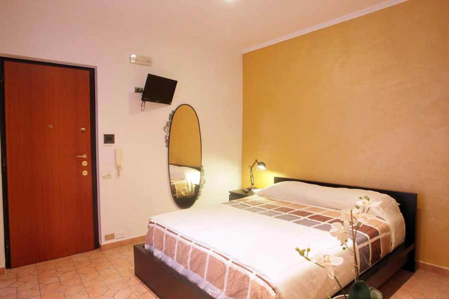 Double or Twin Room with Balcony - Photo 25