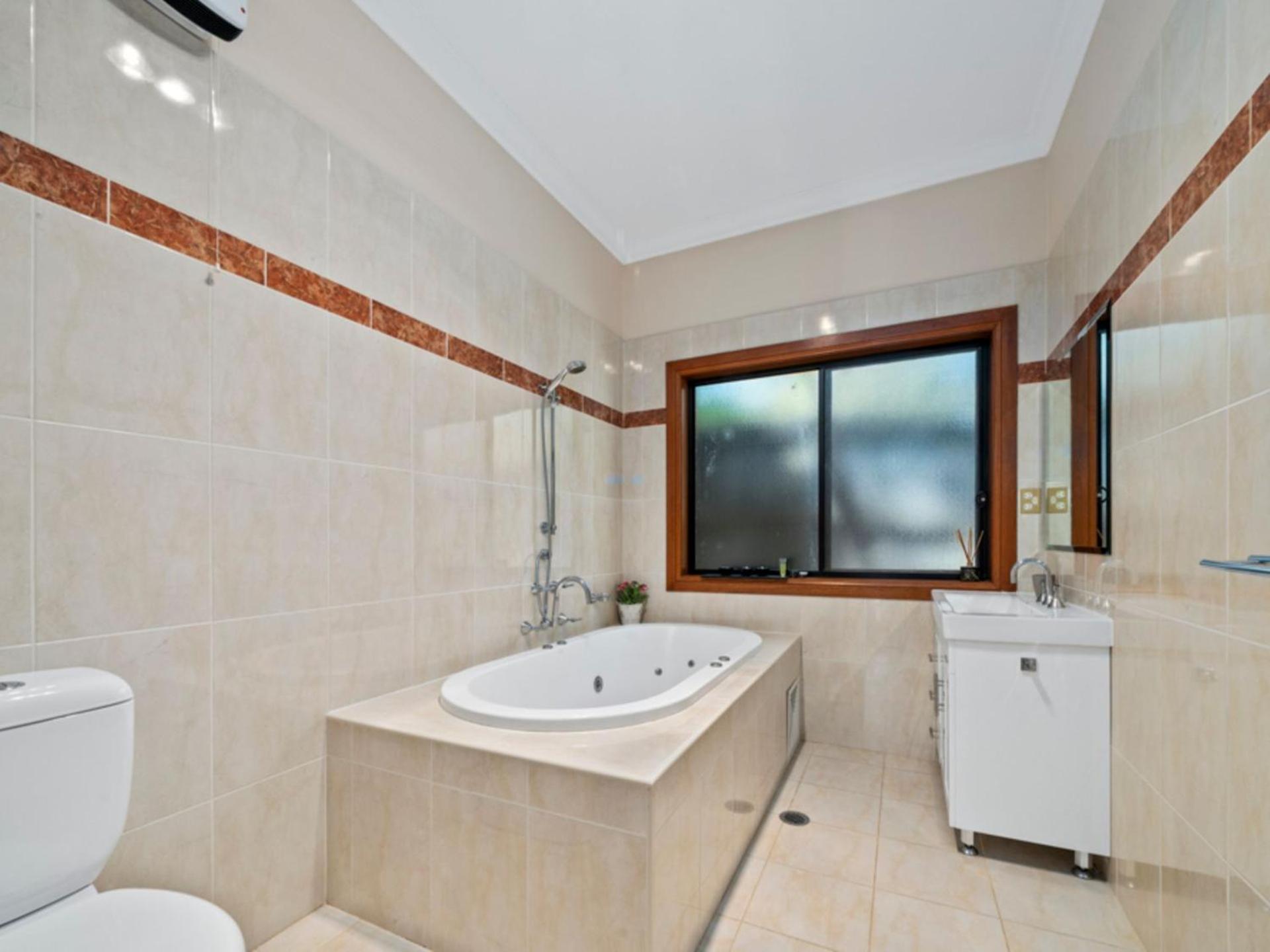 Four-Bedroom House photo 2
