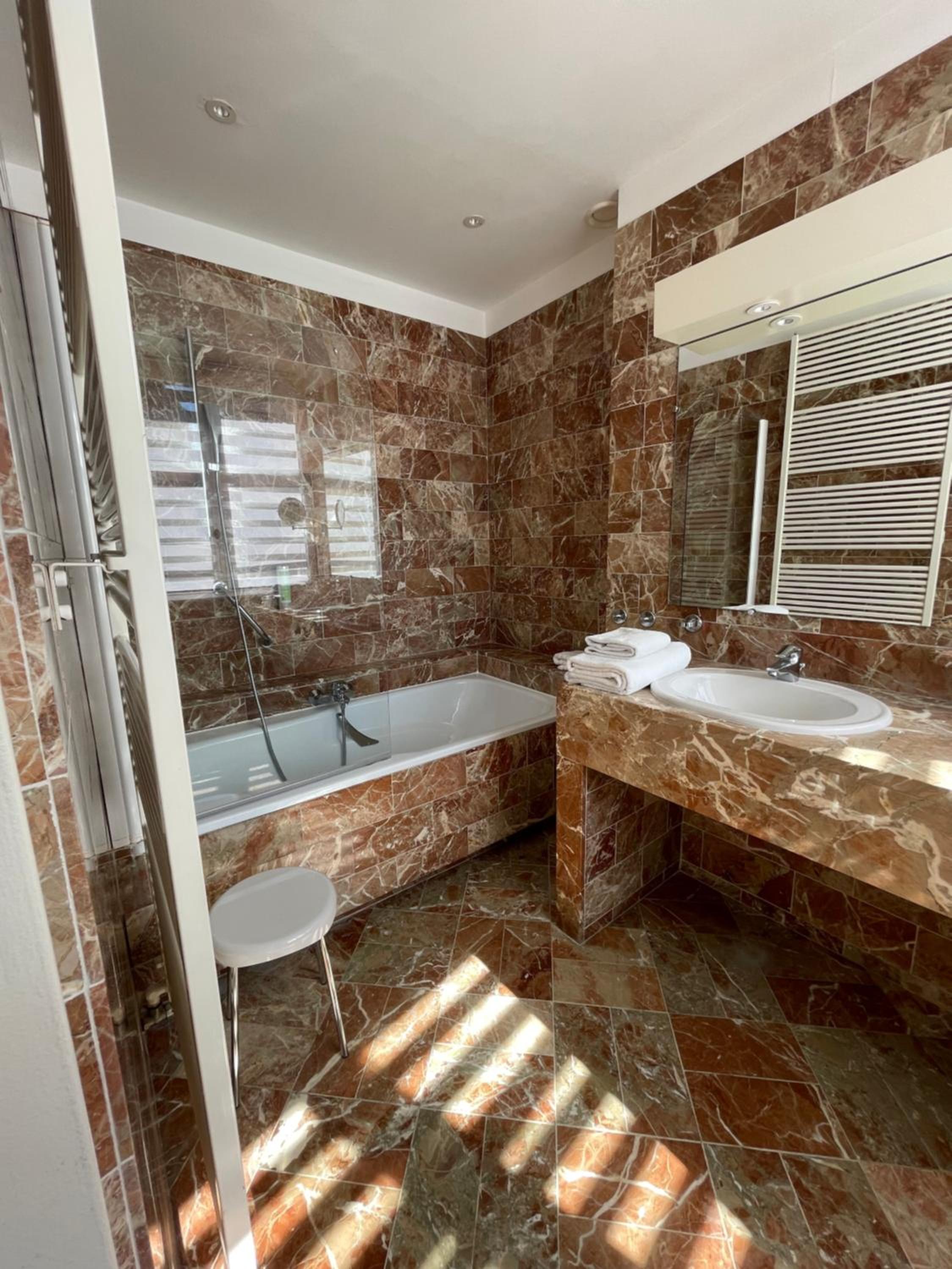 Deluxe Double or Twin Room photo 3