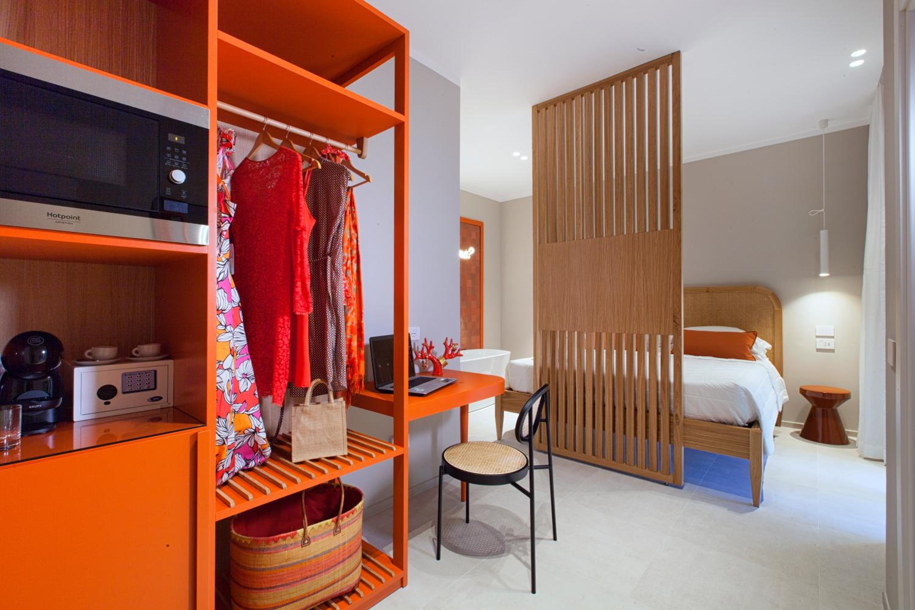 Deluxe Double Room with Balcony - Photo 11
