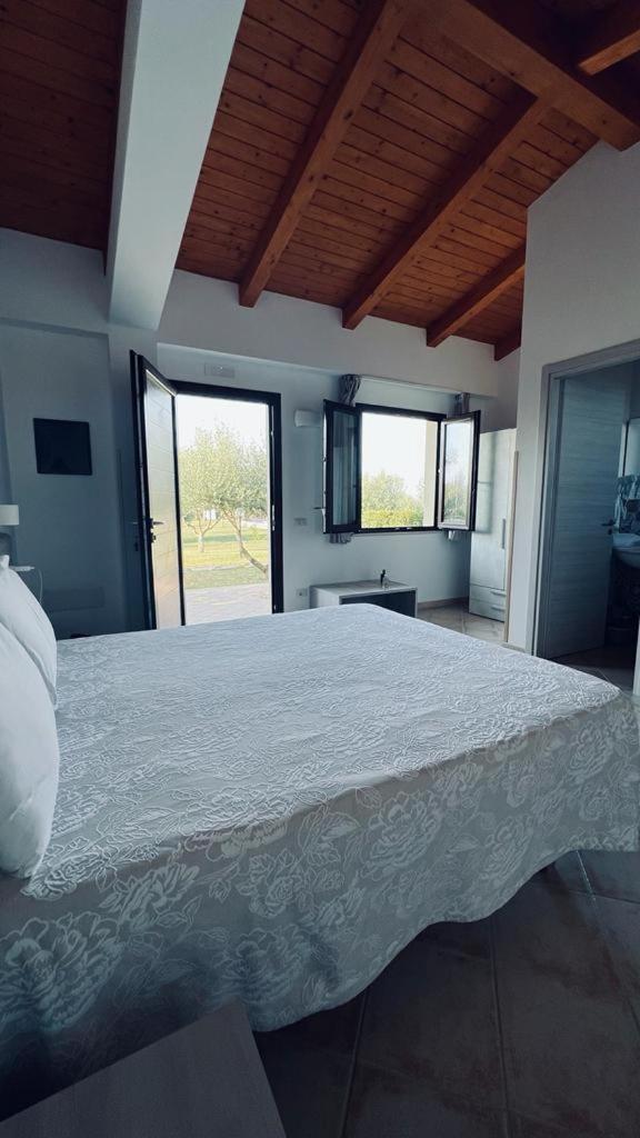 Queen Room with Pool View photo 1
