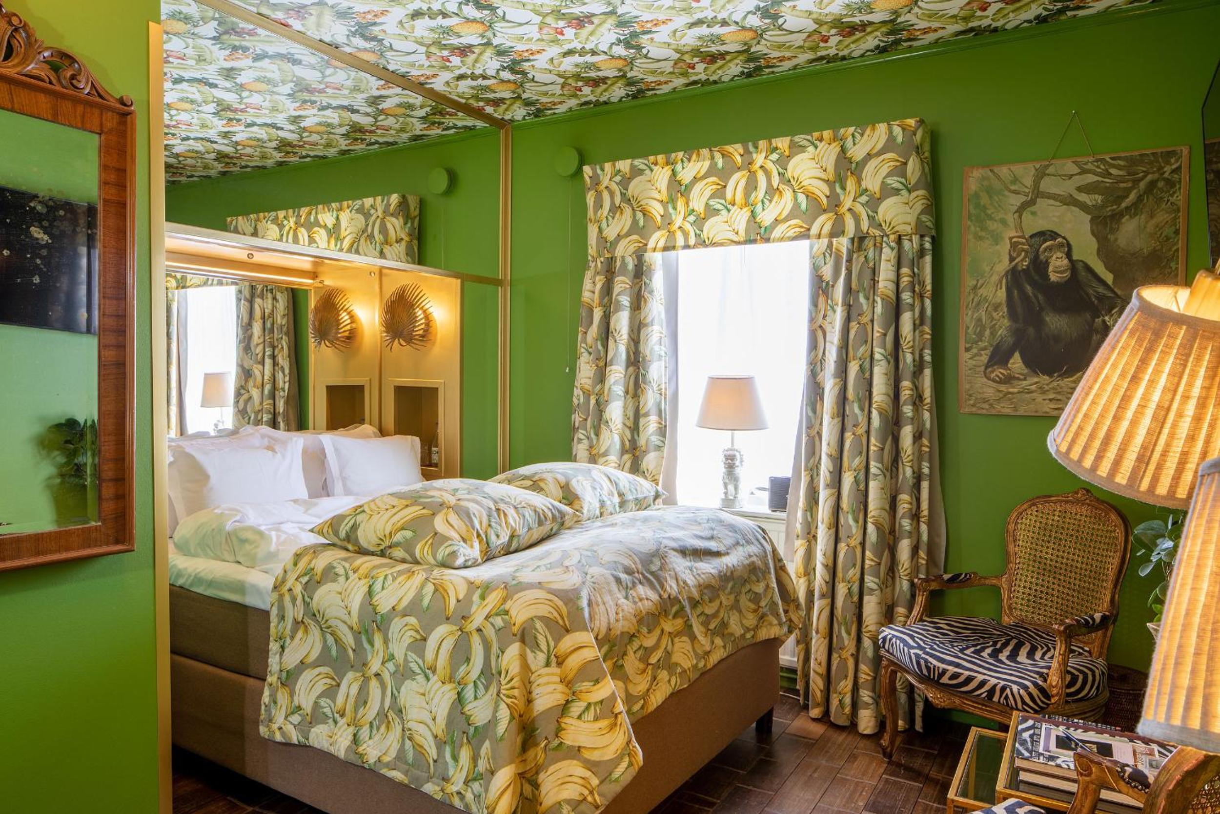 Queen Room - 55 in Bed
