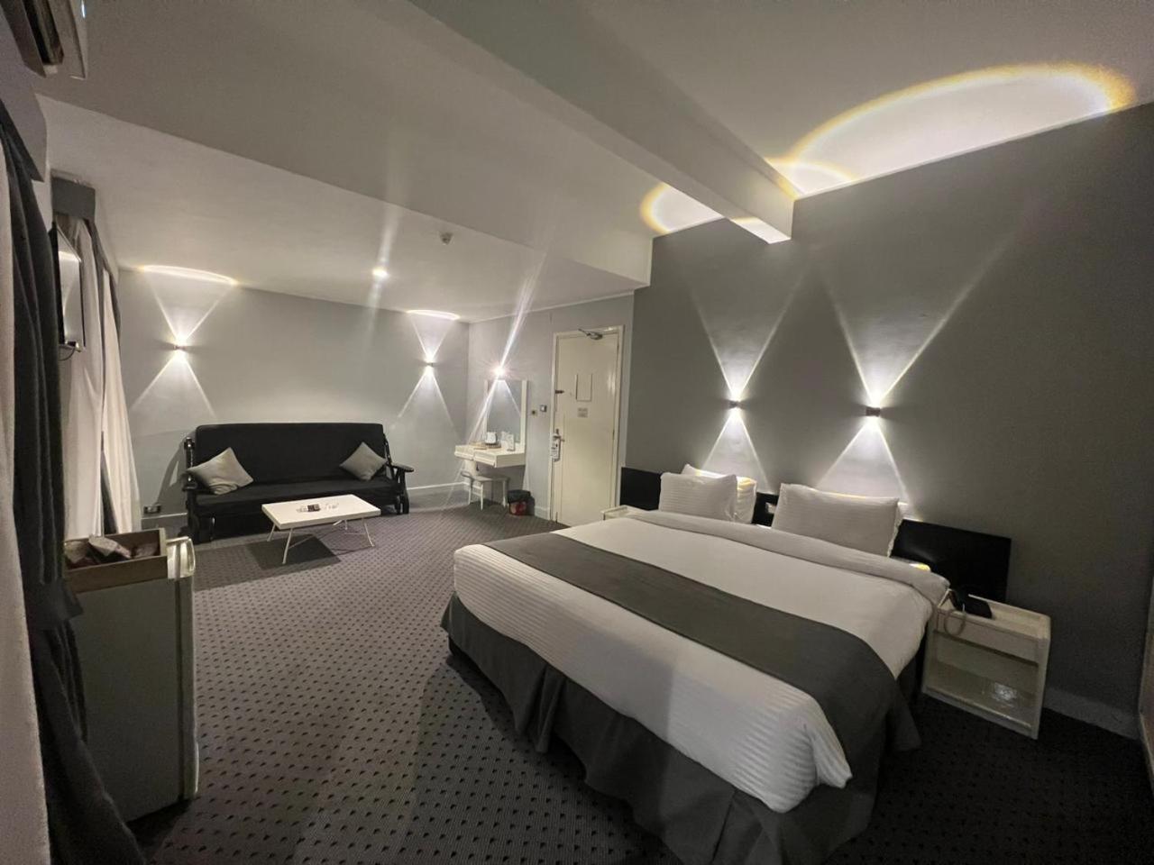 Deluxe Double Room (2 Adults + 1 Child)