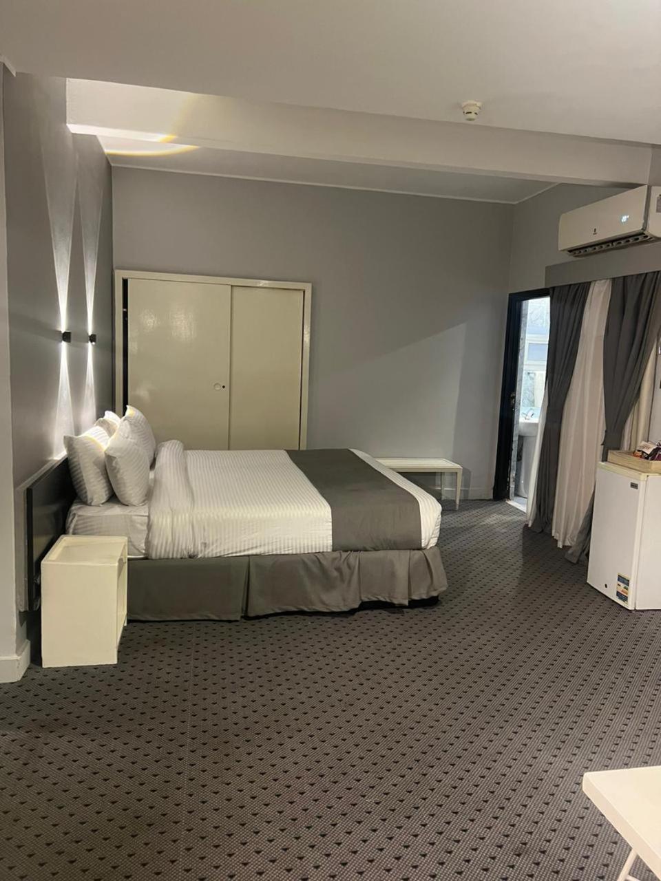 Deluxe Double Room (2 Adults + 1 Child)