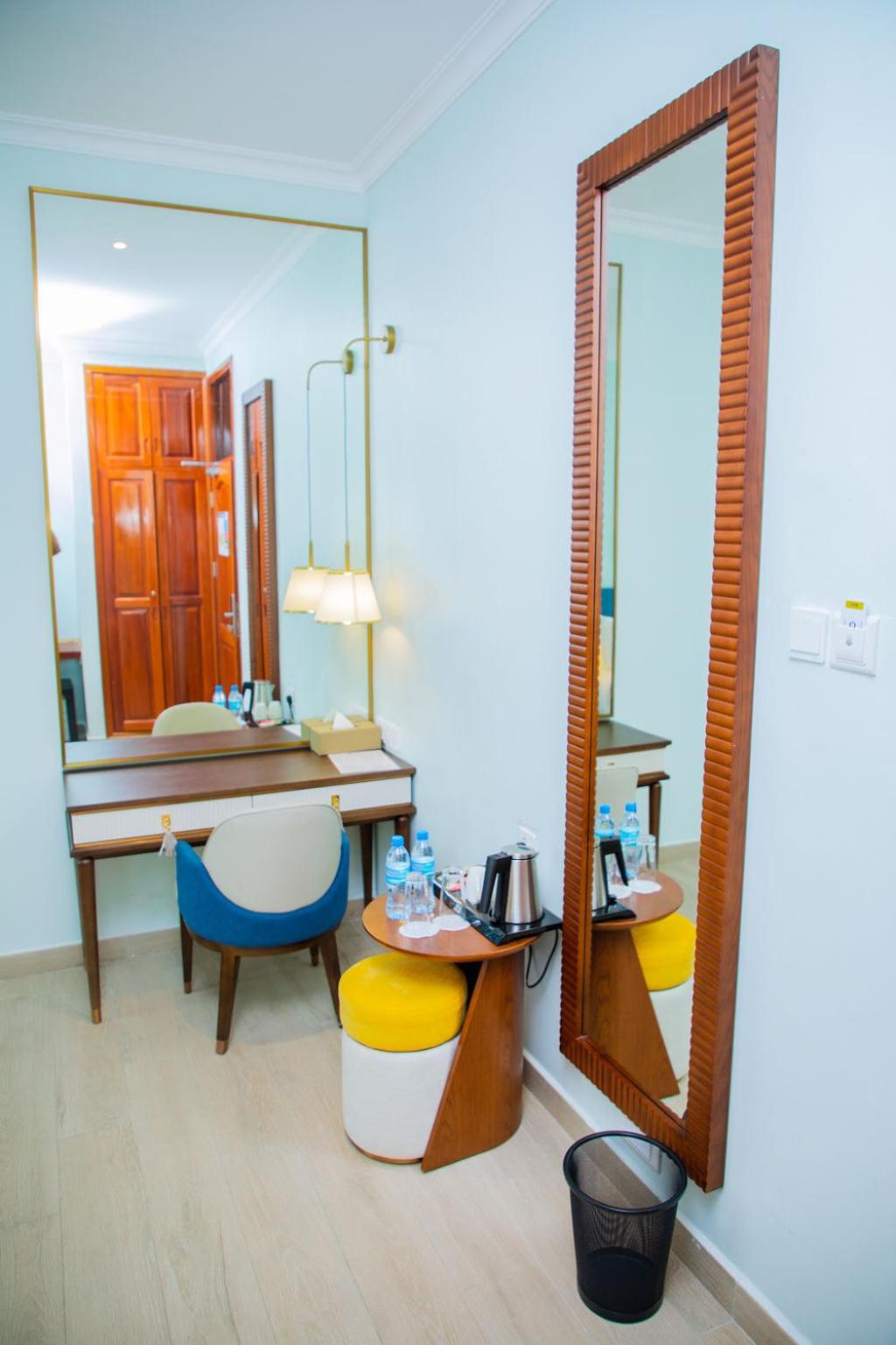 Standard King Room - Non-Smoking  - Photo 16