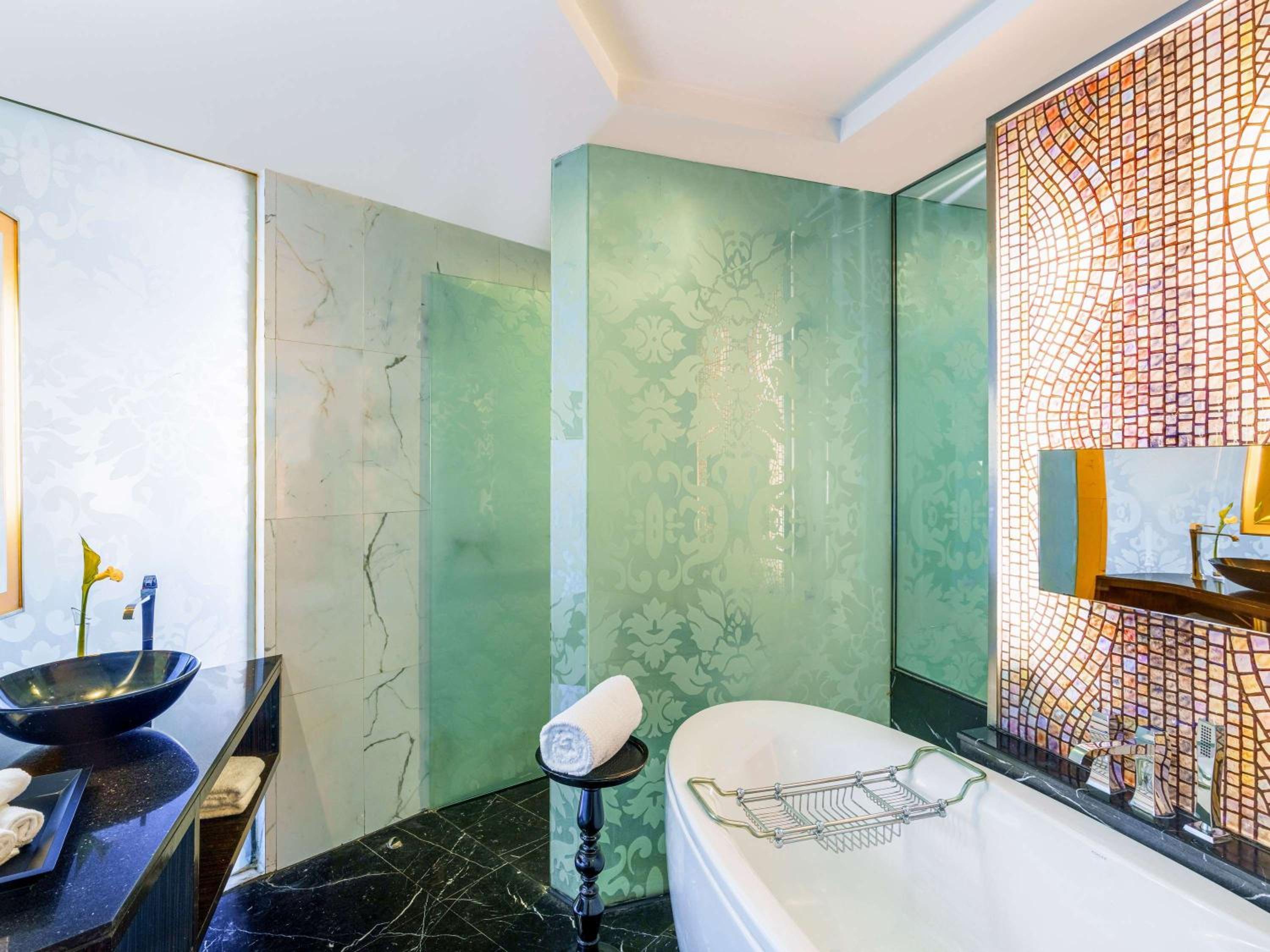 Luxury King Room - Photo 7
