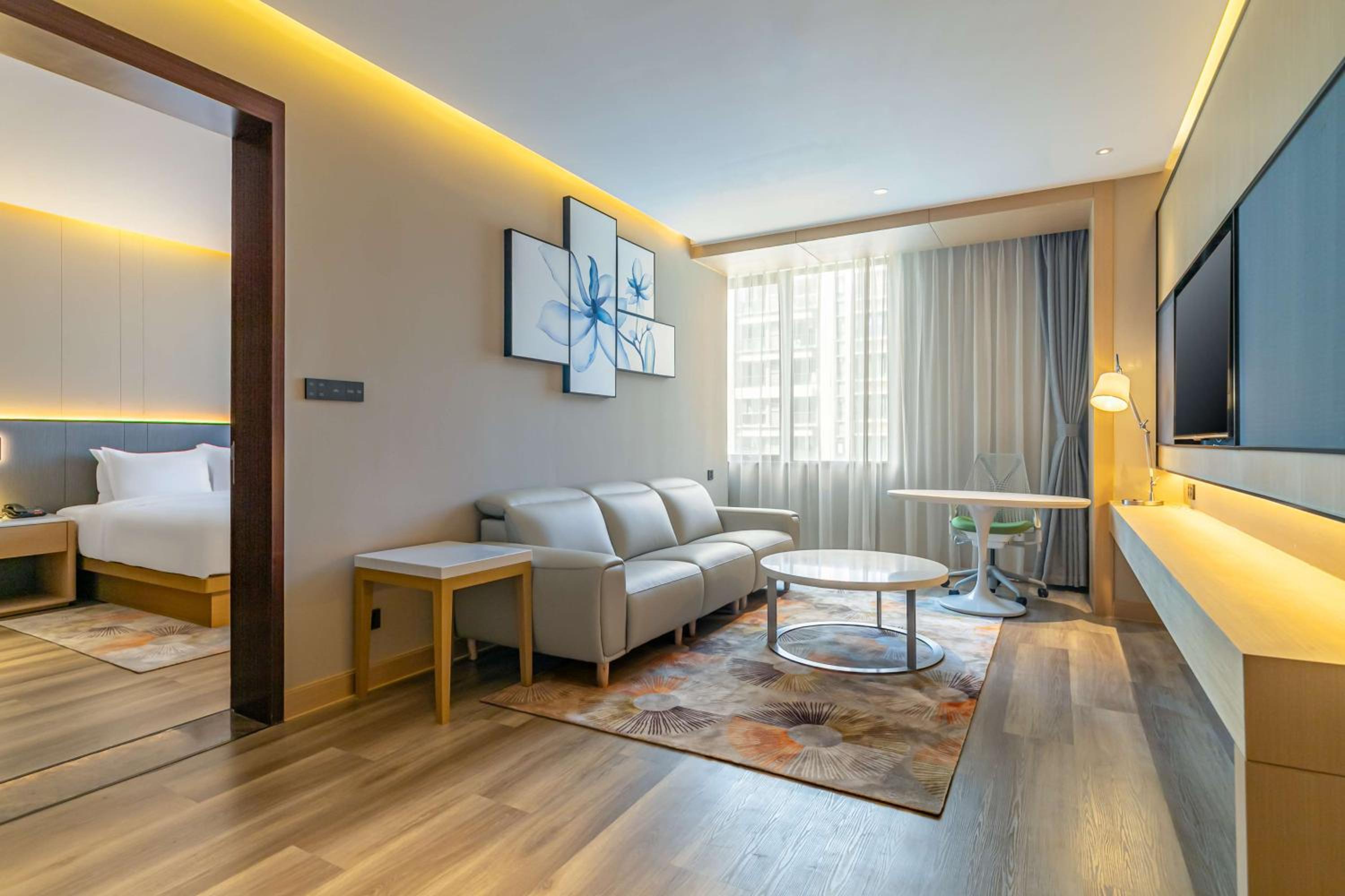 One-Bedroom King Suite photo 2