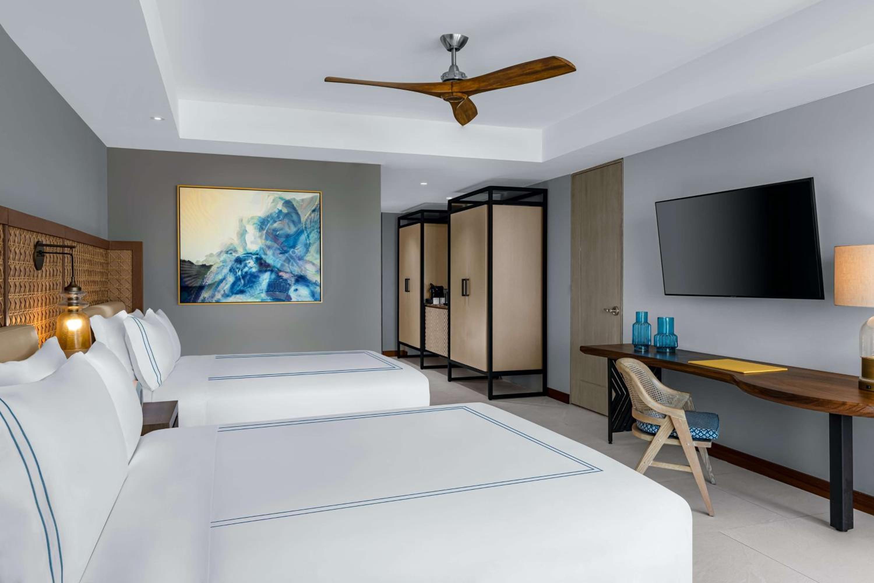 Queen Room with Two Queen Beds and Ocean View - Photo 3