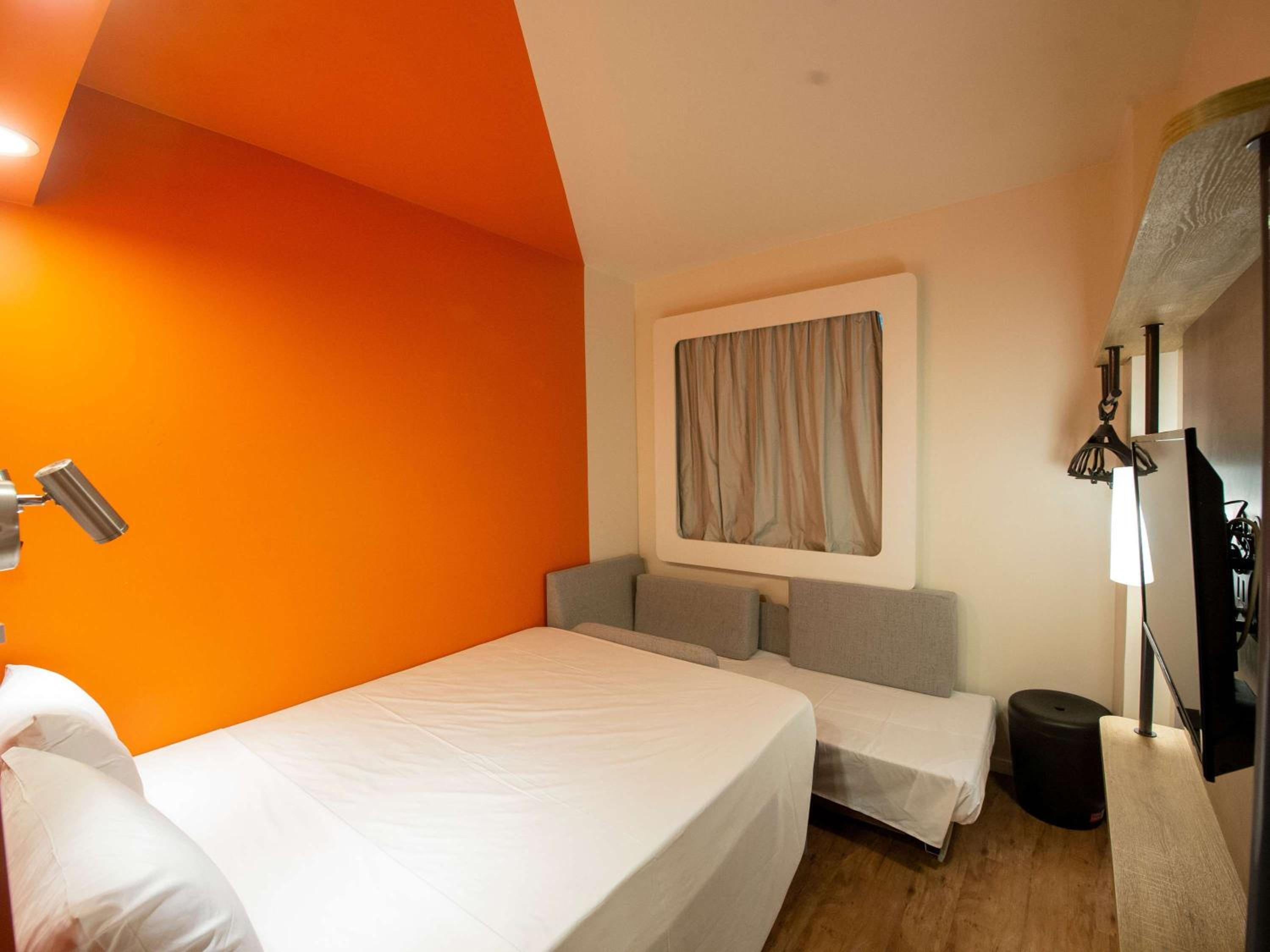 Standard Double Room with Sofa - Photo 1