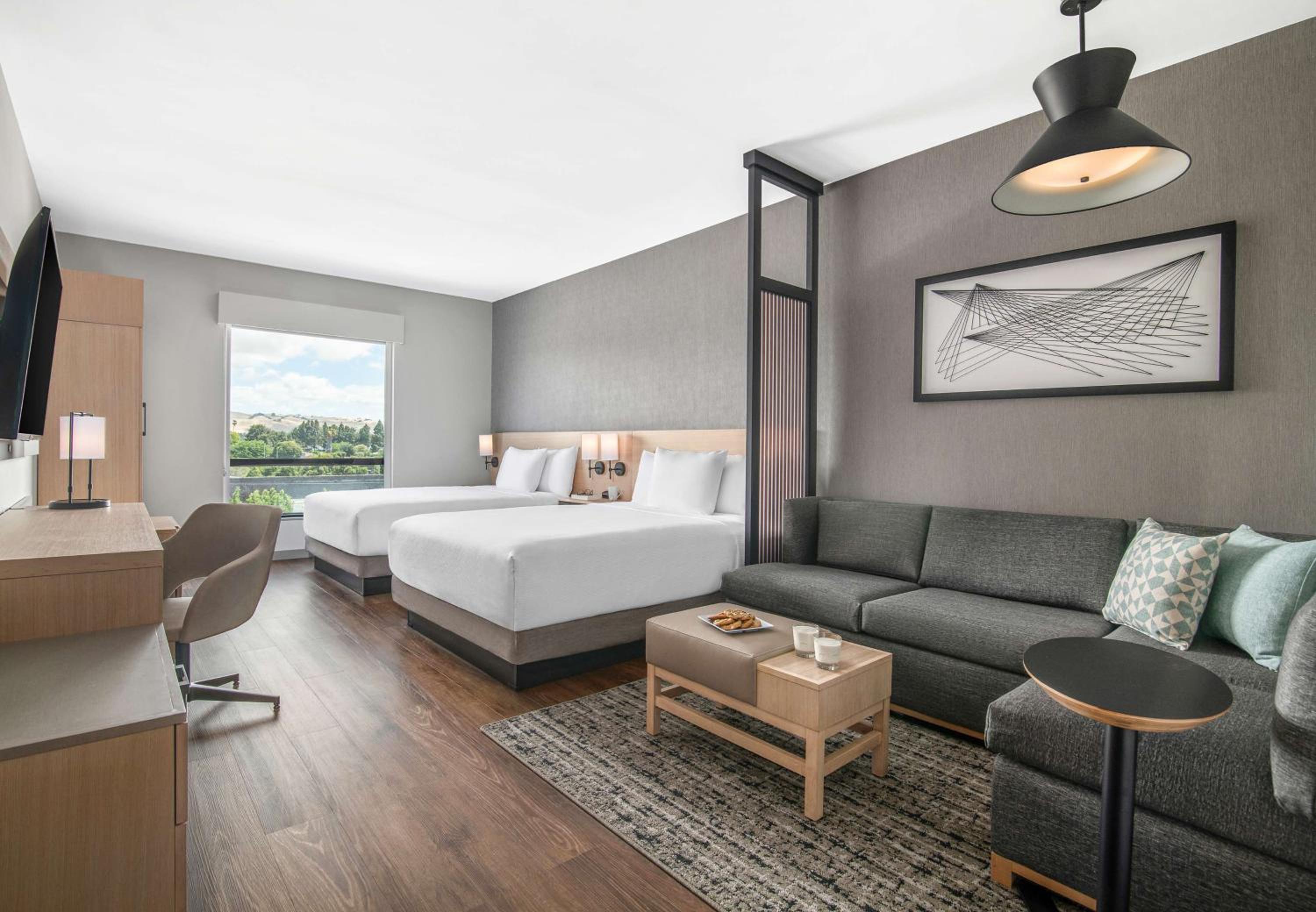 Queen Room with Two Queen Beds and Sofa Bed - High Floor - Photo 1