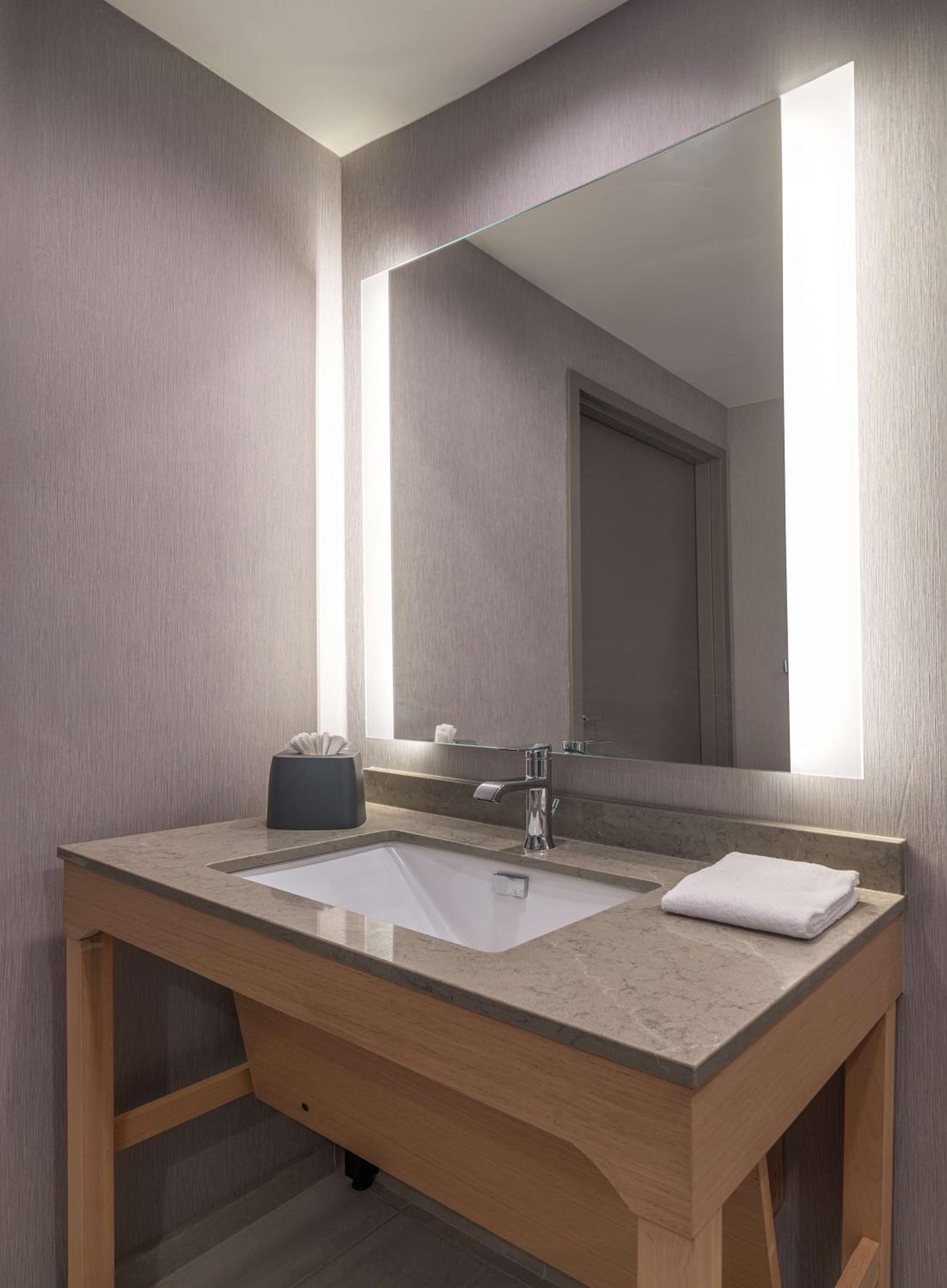 Queen Room with Two Queen Beds, Sofa Bed and Roll-in Shower - Disability Access - Photo 4