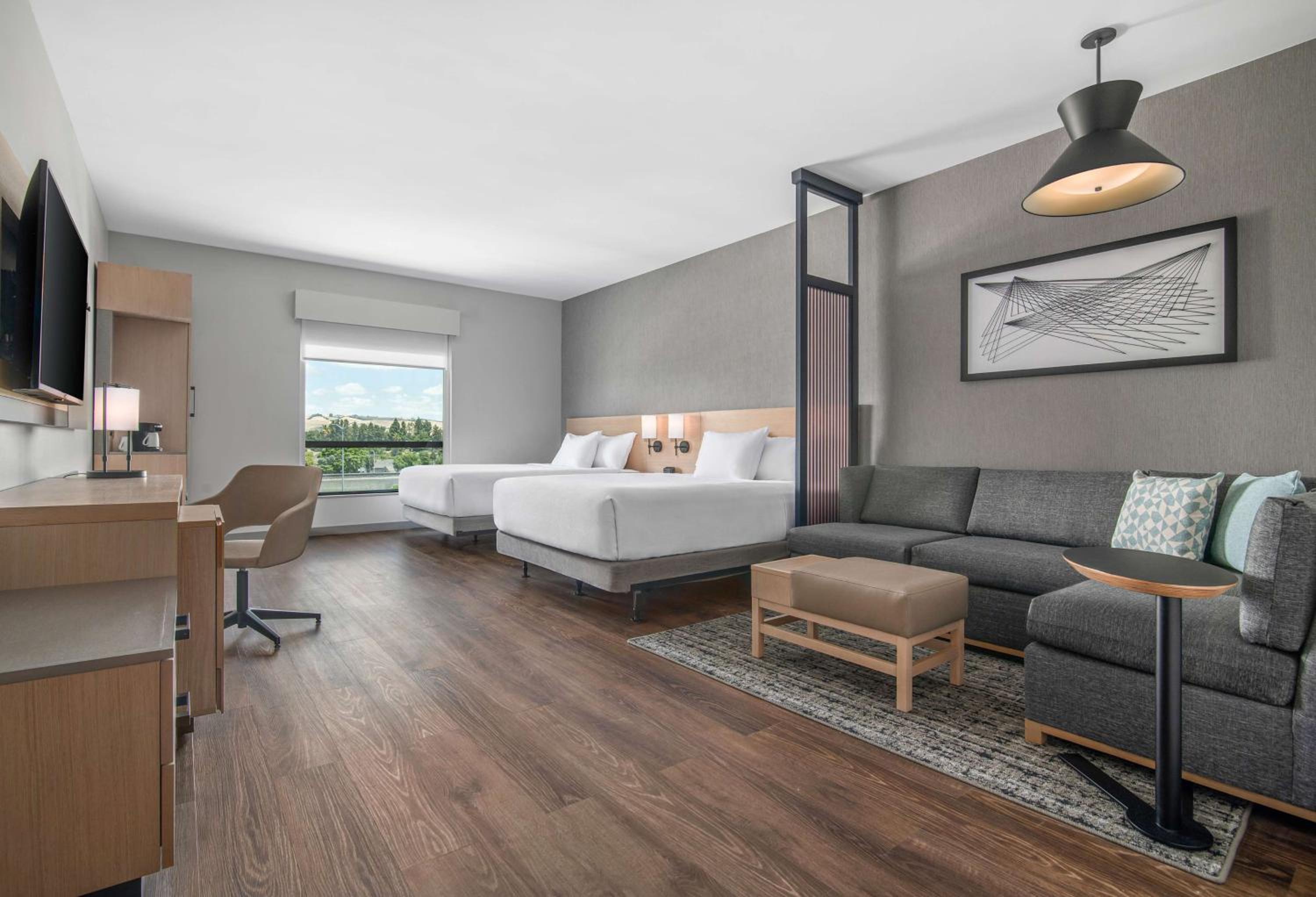 Queen Room with Two Queen Beds and Sofa Bed - High Floor - Photo 4