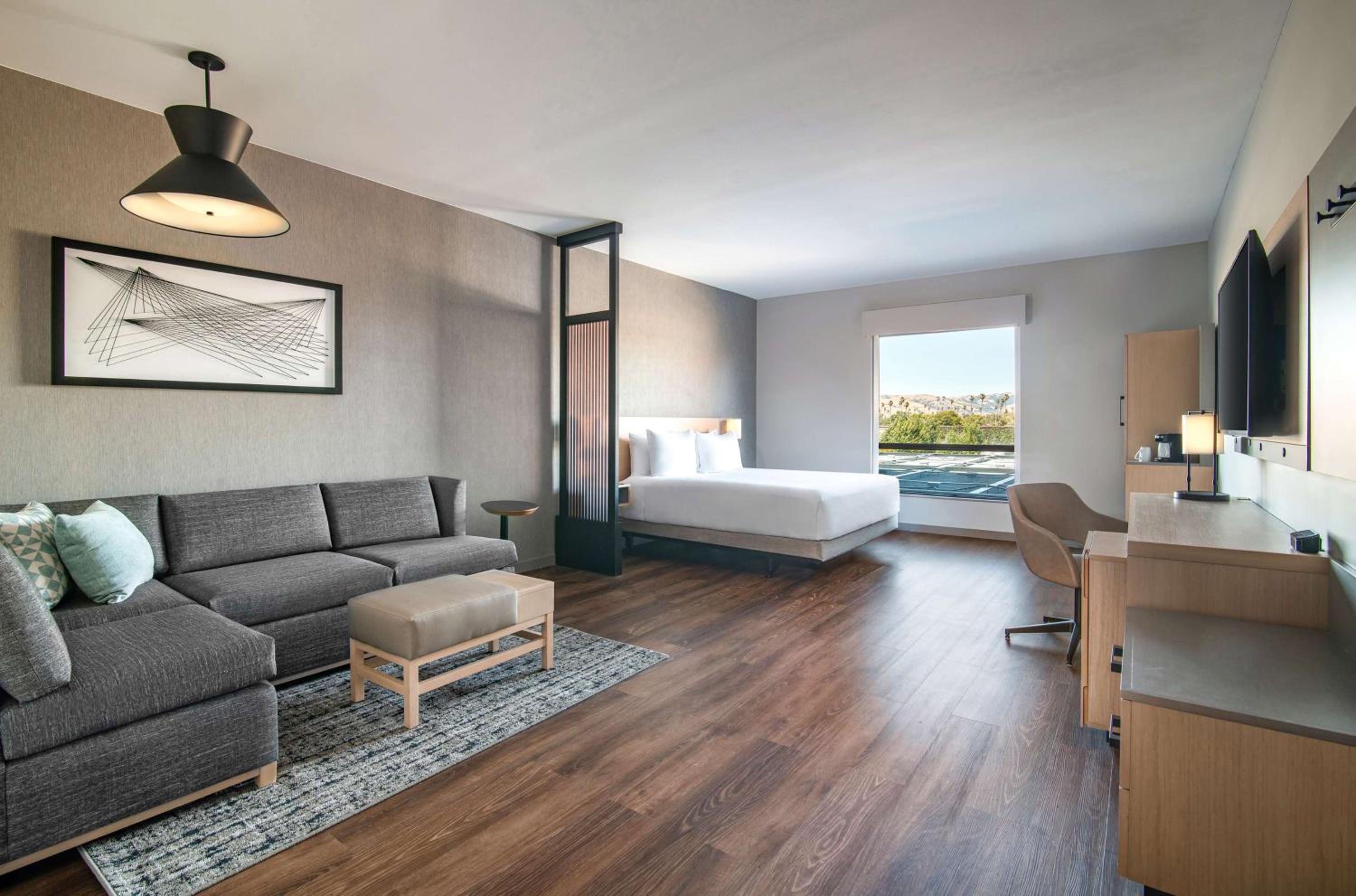 King Room with Sofa Bed - High Floor - Photo 4