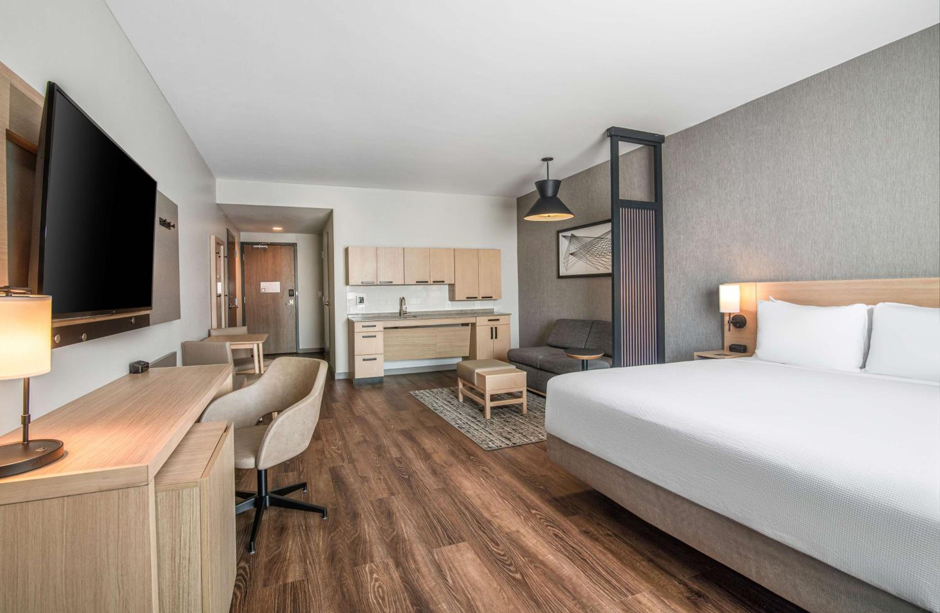 Specialty King Room with Sofa Bed and Roll-in Shower - Disability Access - Photo 5