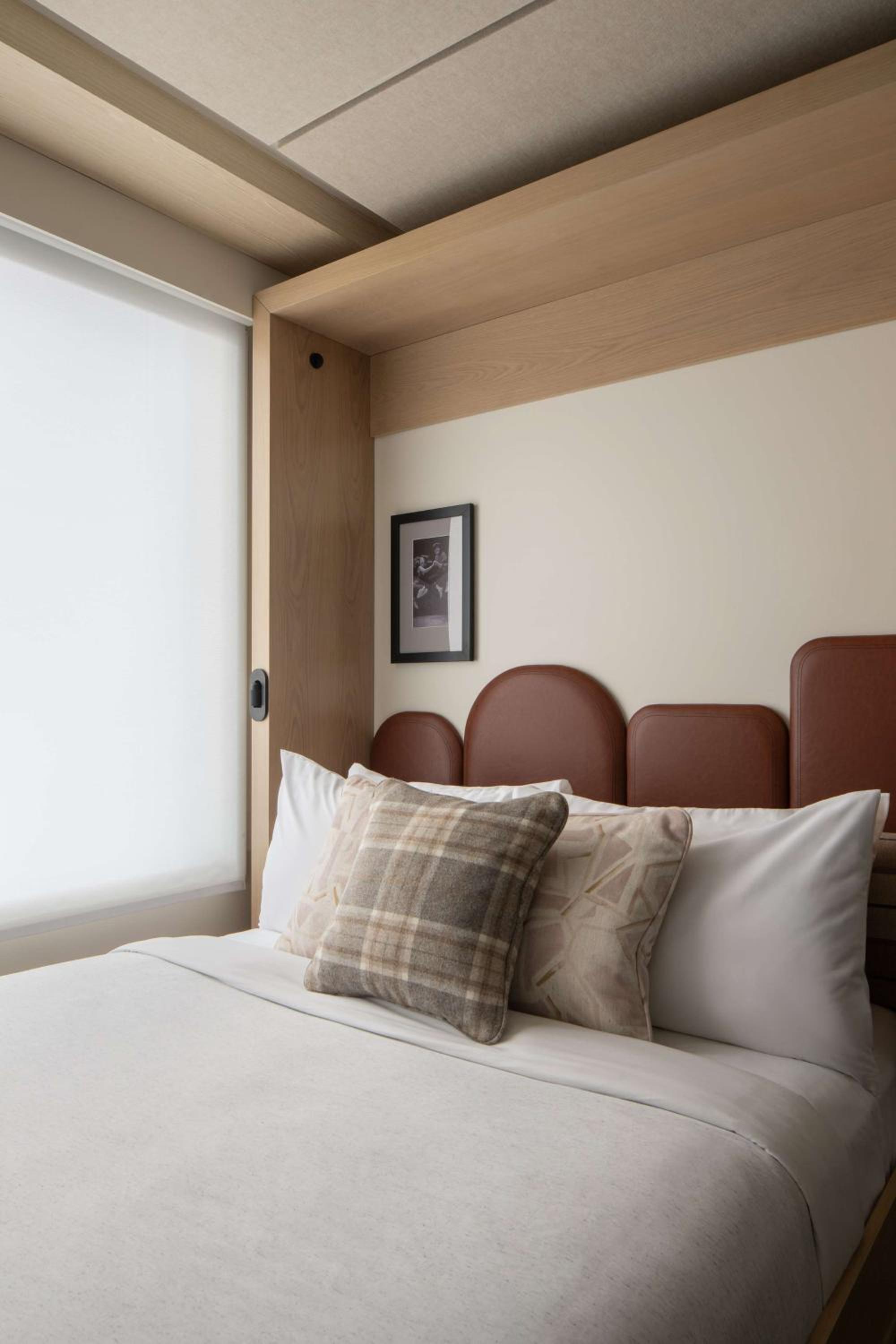 Queen Room with Wall Bed