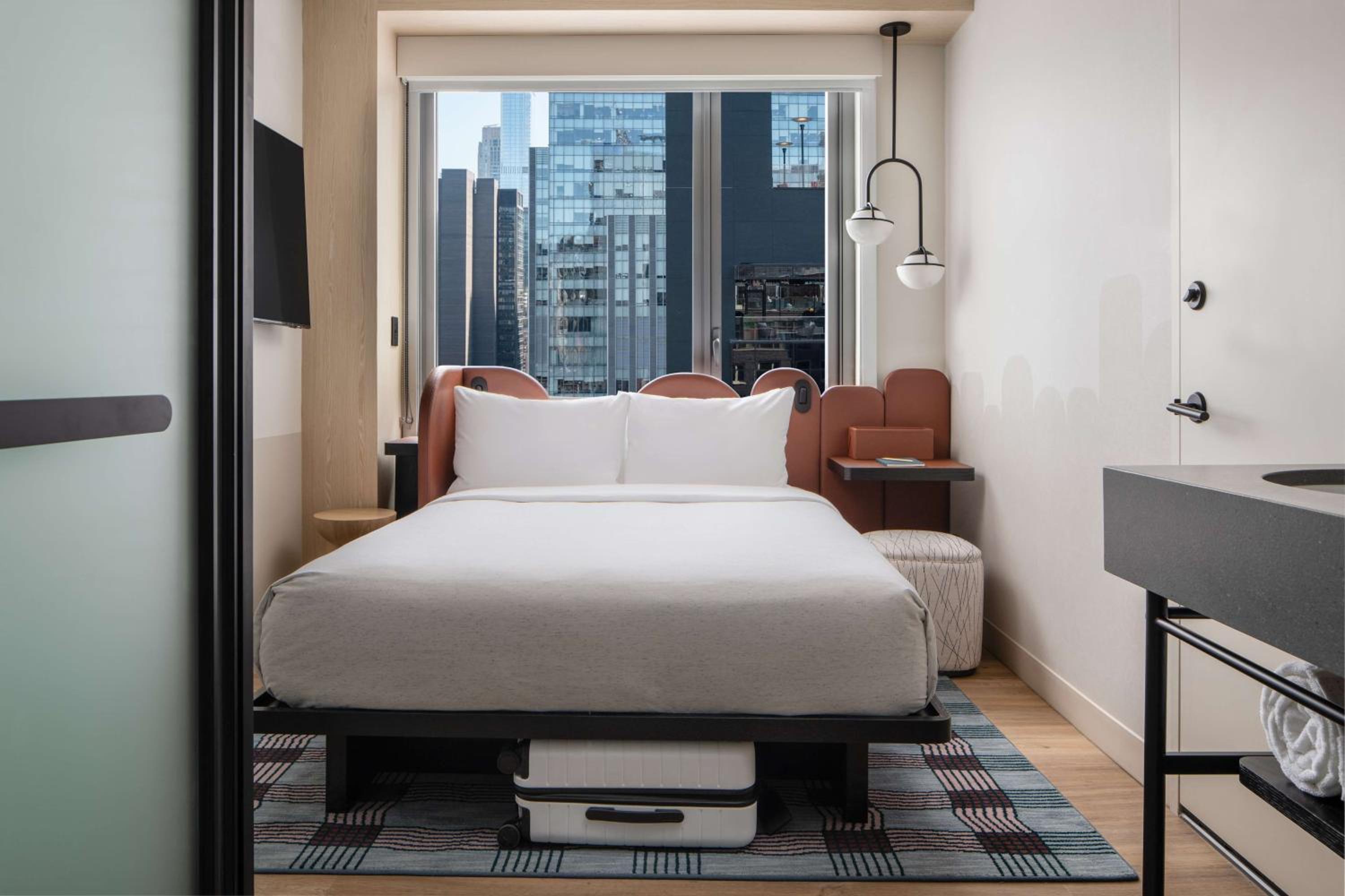 Compact Queen Room with City View thumbnail 5