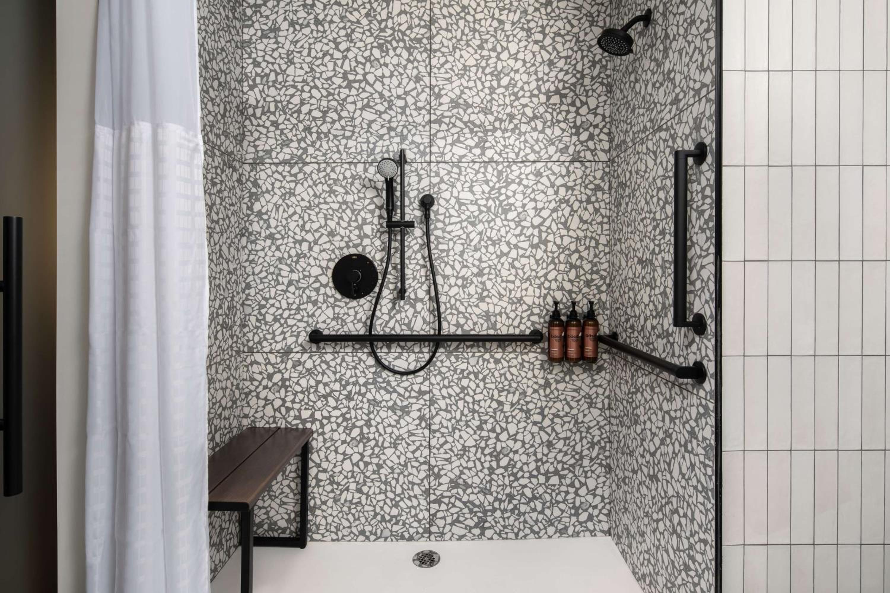 Compact Queen Room - Mobility Access/Communication Assistance