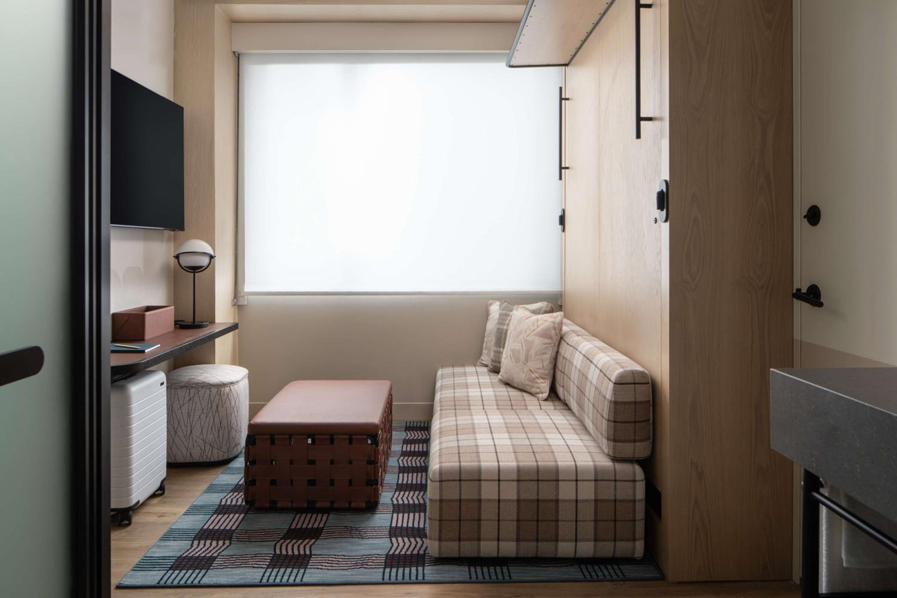 Queen Room with Wall Bed thumbnail 6