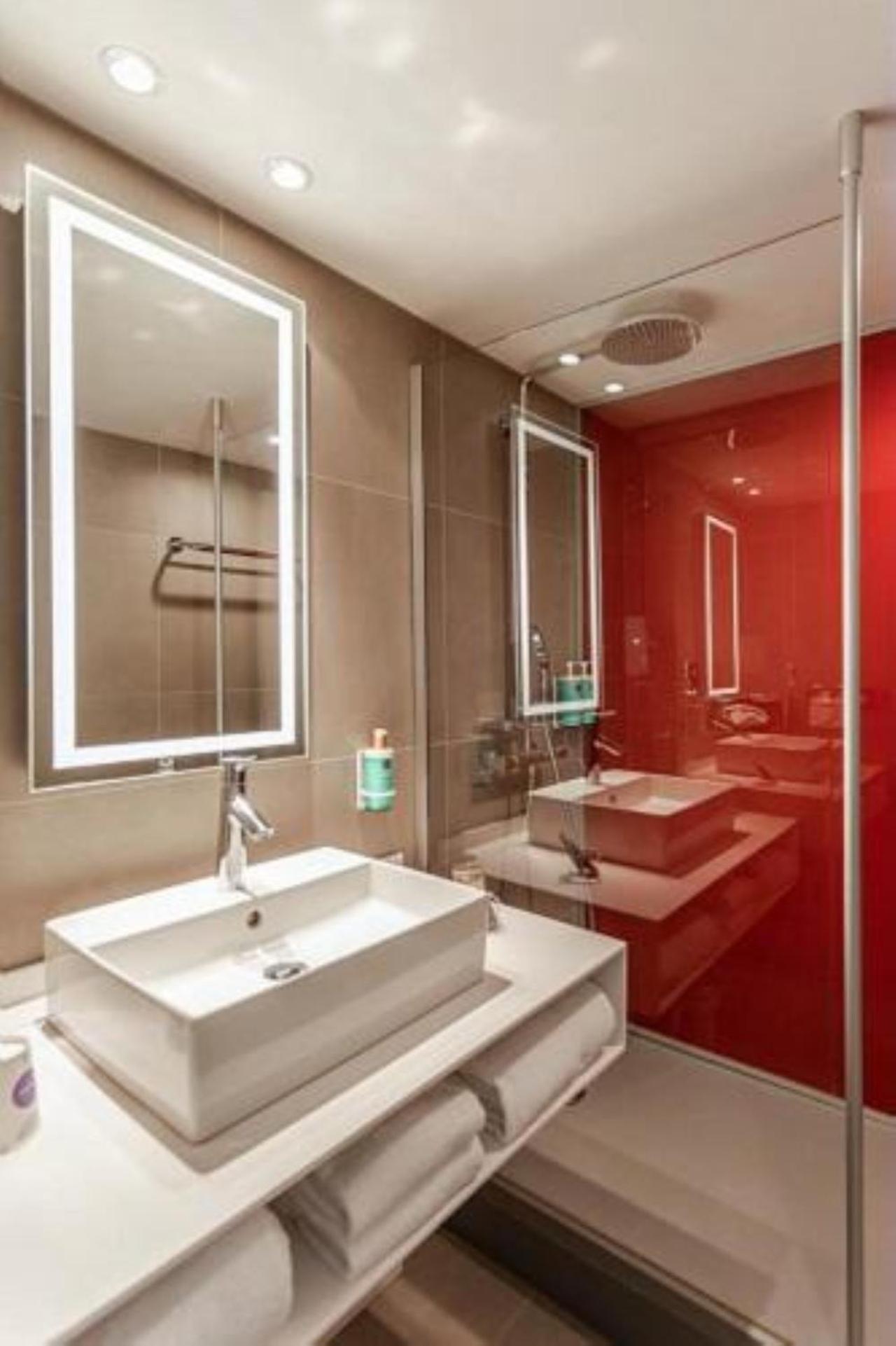 Standard Twin Room - Photo 6