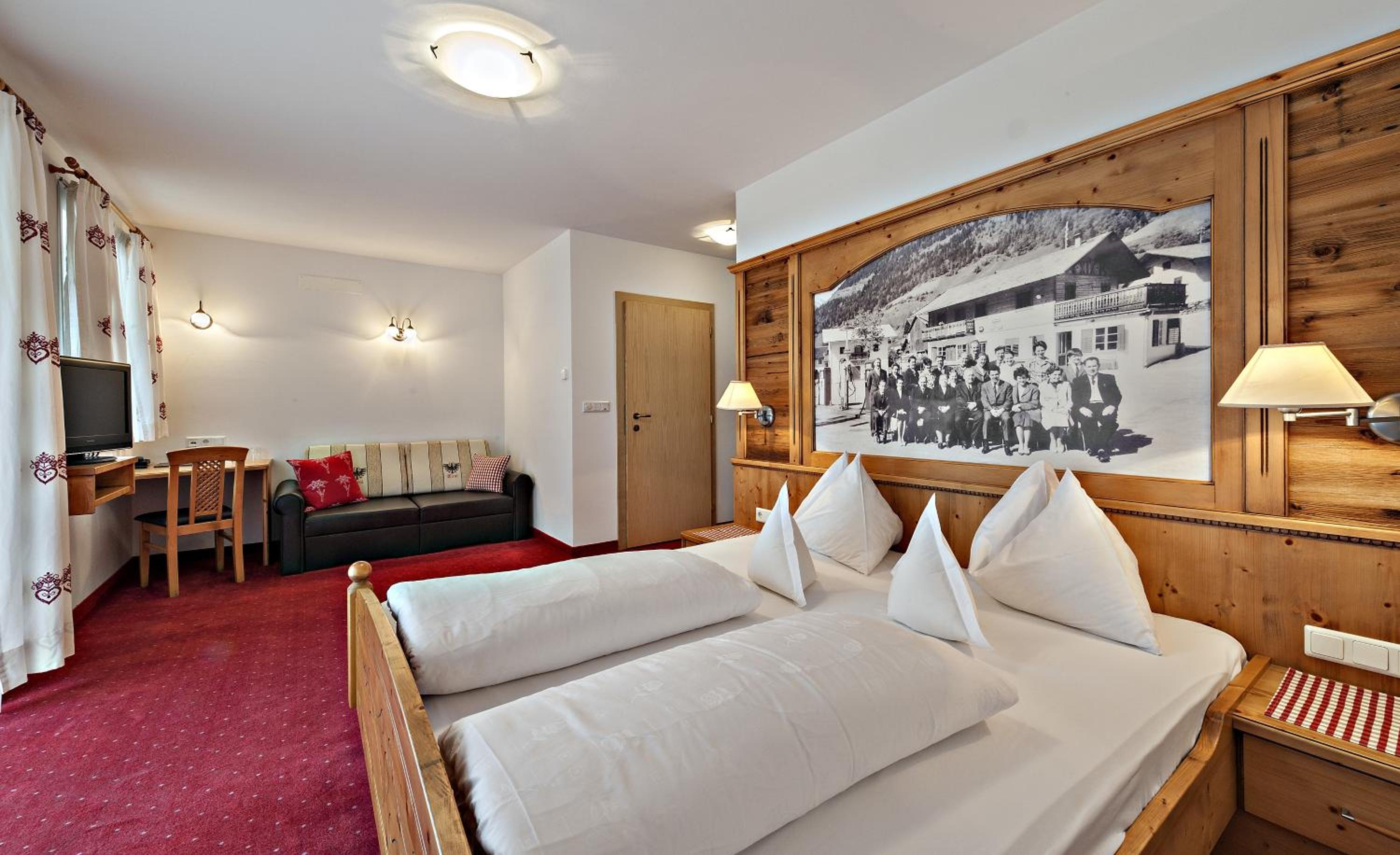 Double Room with Balcony - Photo 13