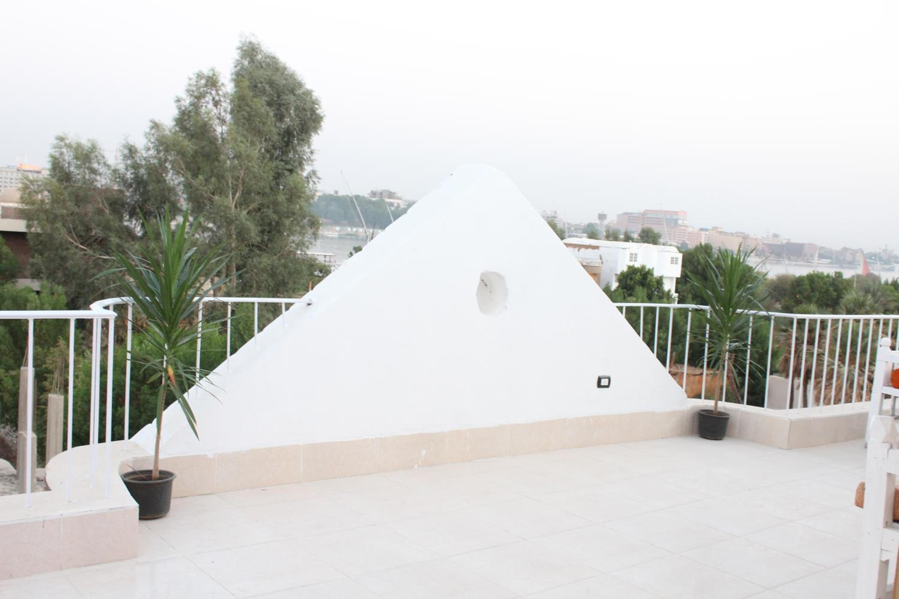 Studio with Pool View - Photo 3