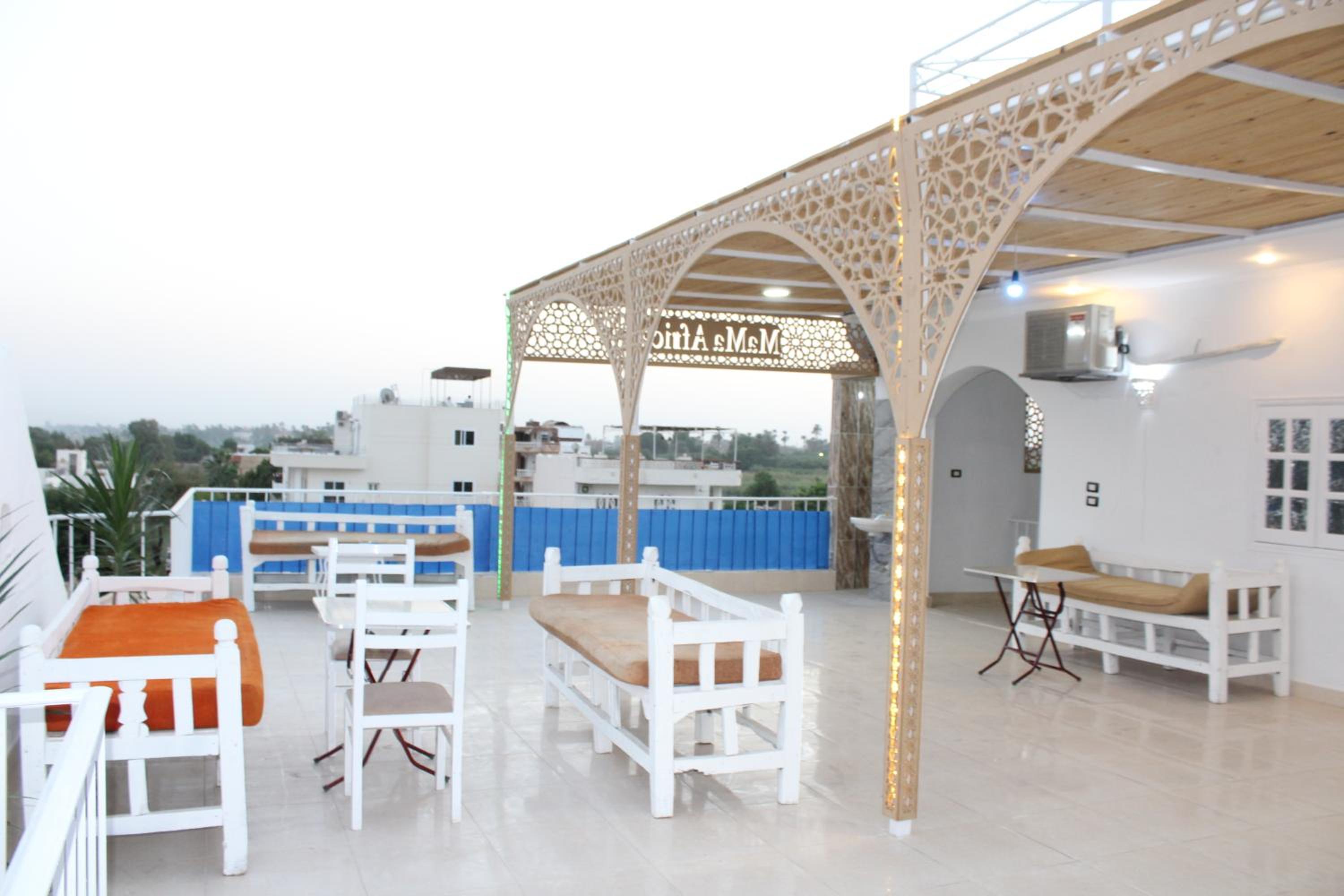 Studio with Pool View - Photo 4