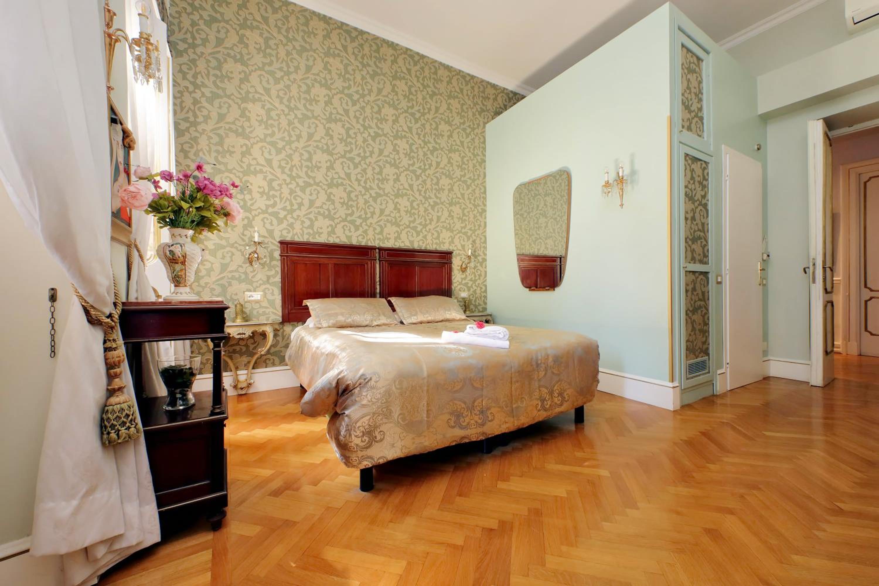 Large Double or Twin Room with Garden View photo 3