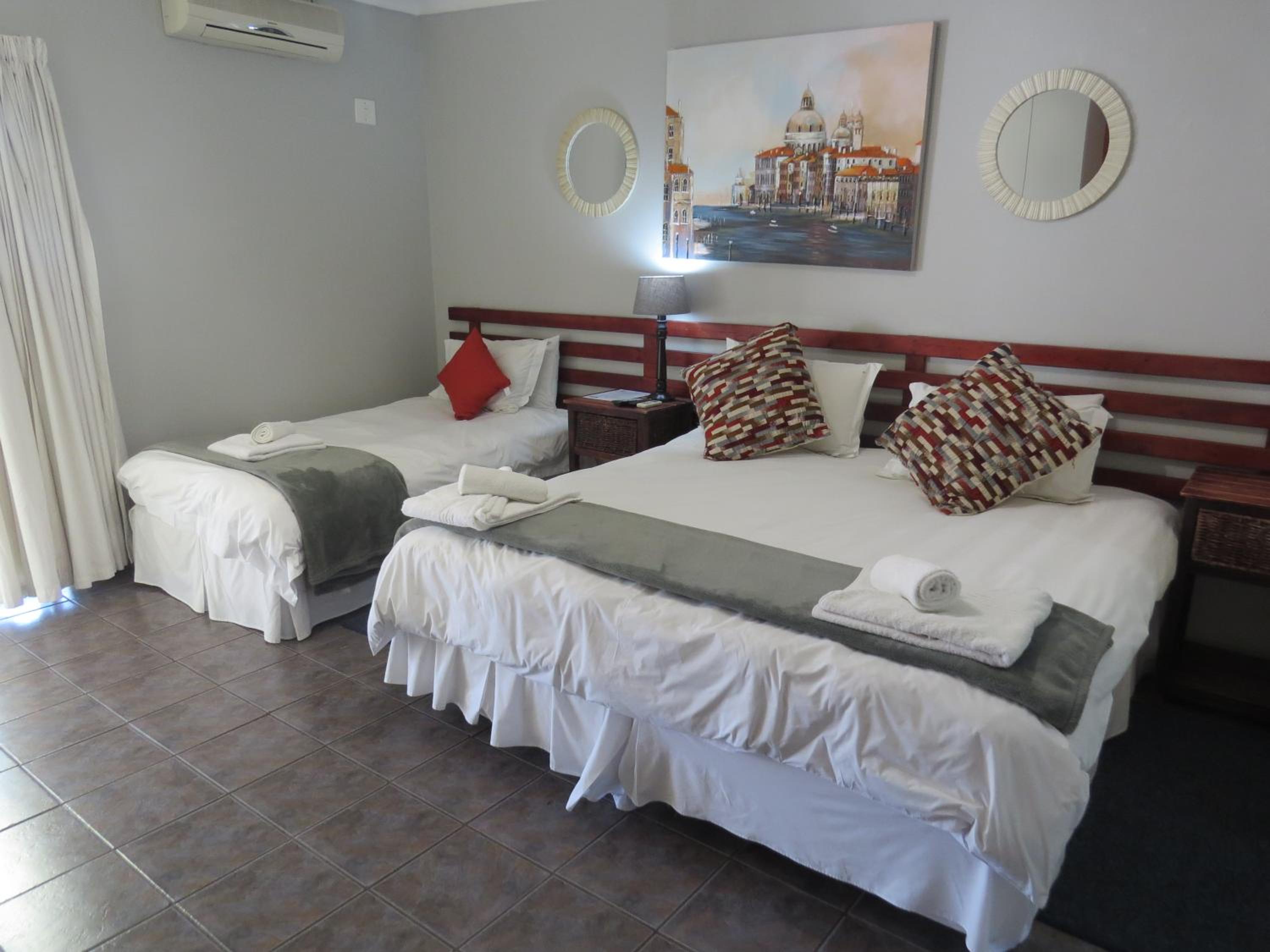 Deluxe Family Room with pool view photo 1