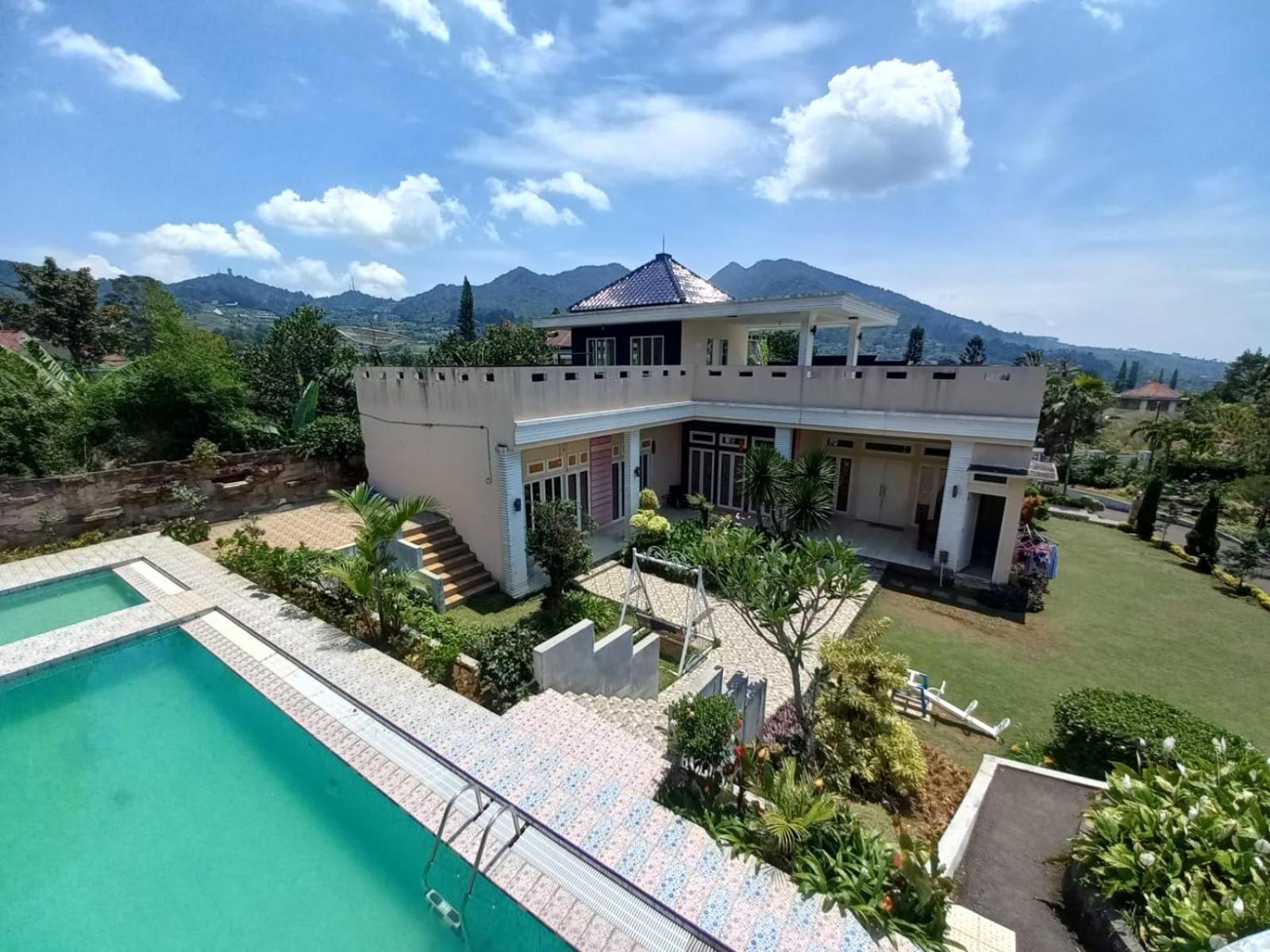 Villa photo 2