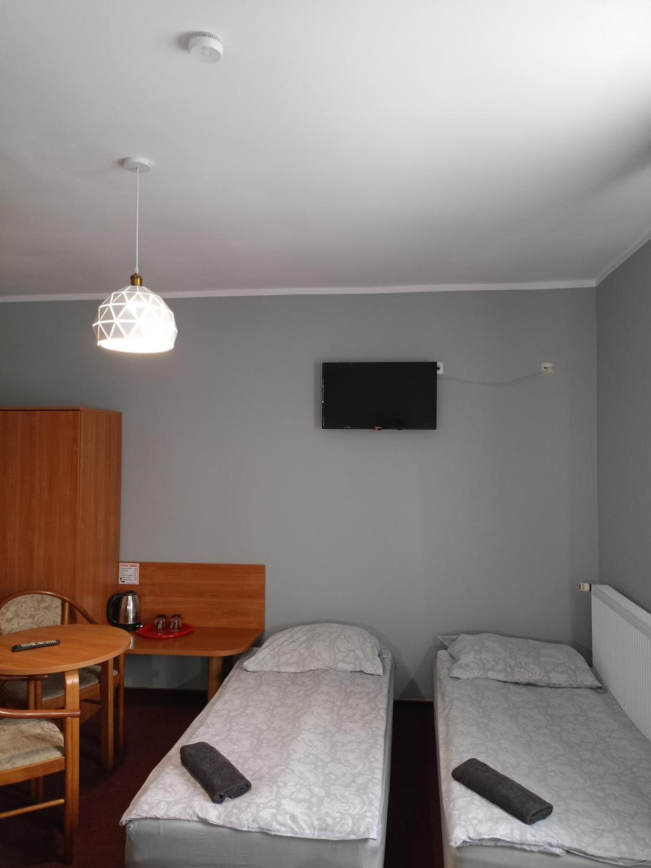 Quadruple Room with Private Bathroom - Photo 2