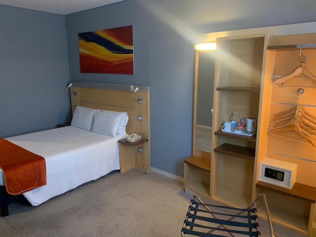 Double Room - Disability Access photo 3