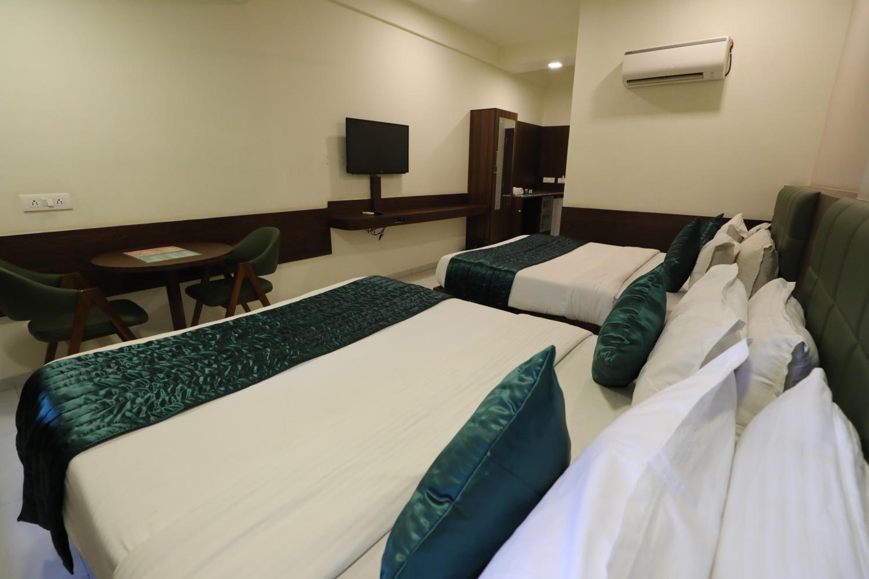 Deluxe Triple Room - Photo 12